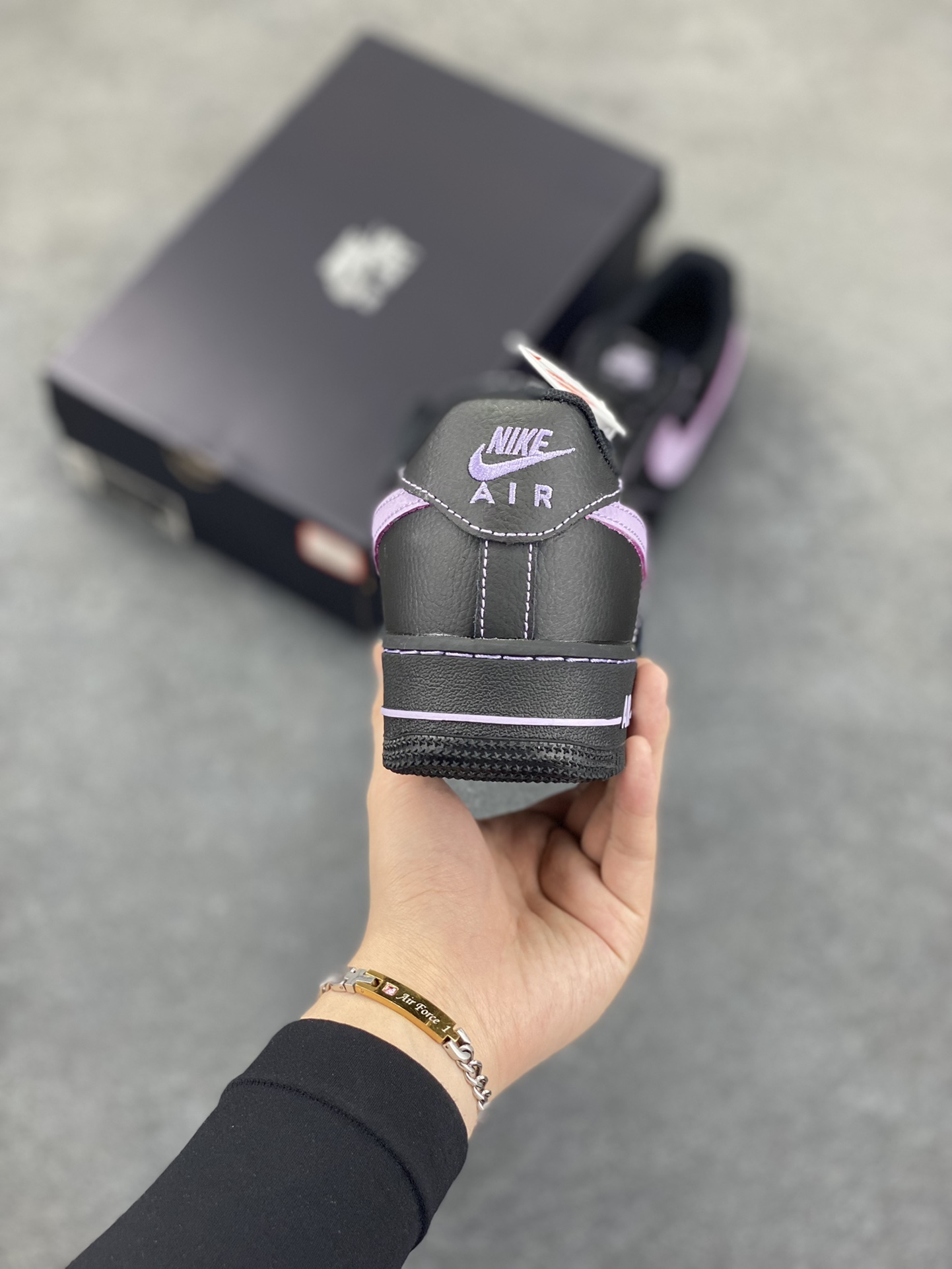 图片[4]-Nike Air Force 1 Low 黑紫 原楦头原纸板 打造纯正空军版型 专注外贸渠道 全掌内置蜂窝气垫 原盒配件 原厂中底钢印、拉帮完美 货号：HQ2037-001 尺码：36 36.5 37.5 38 38.5 39 40 40.5 41 42 42.5 43 44 44.5 45-选品中心