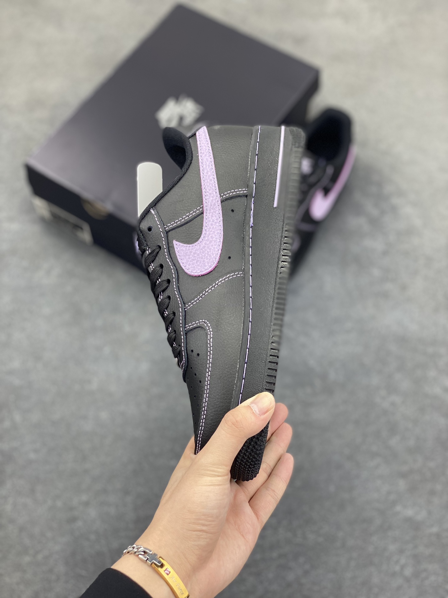 图片[3]-Nike Air Force 1 Low 黑紫 原楦头原纸板 打造纯正空军版型 专注外贸渠道 全掌内置蜂窝气垫 原盒配件 原厂中底钢印、拉帮完美 货号：HQ2037-001 尺码：36 36.5 37.5 38 38.5 39 40 40.5 41 42 42.5 43 44 44.5 45-选品中心