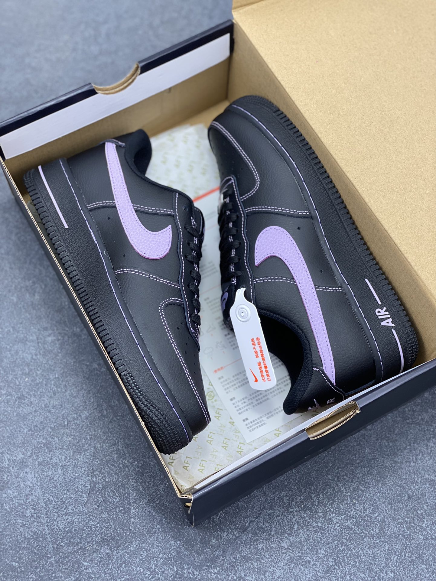 图片[9]-Nike Air Force 1 Low 黑紫 原楦头原纸板 打造纯正空军版型 专注外贸渠道 全掌内置蜂窝气垫 原盒配件 原厂中底钢印、拉帮完美 货号：HQ2037-001 尺码：36 36.5 37.5 38 38.5 39 40 40.5 41 42 42.5 43 44 44.5 45-选品中心