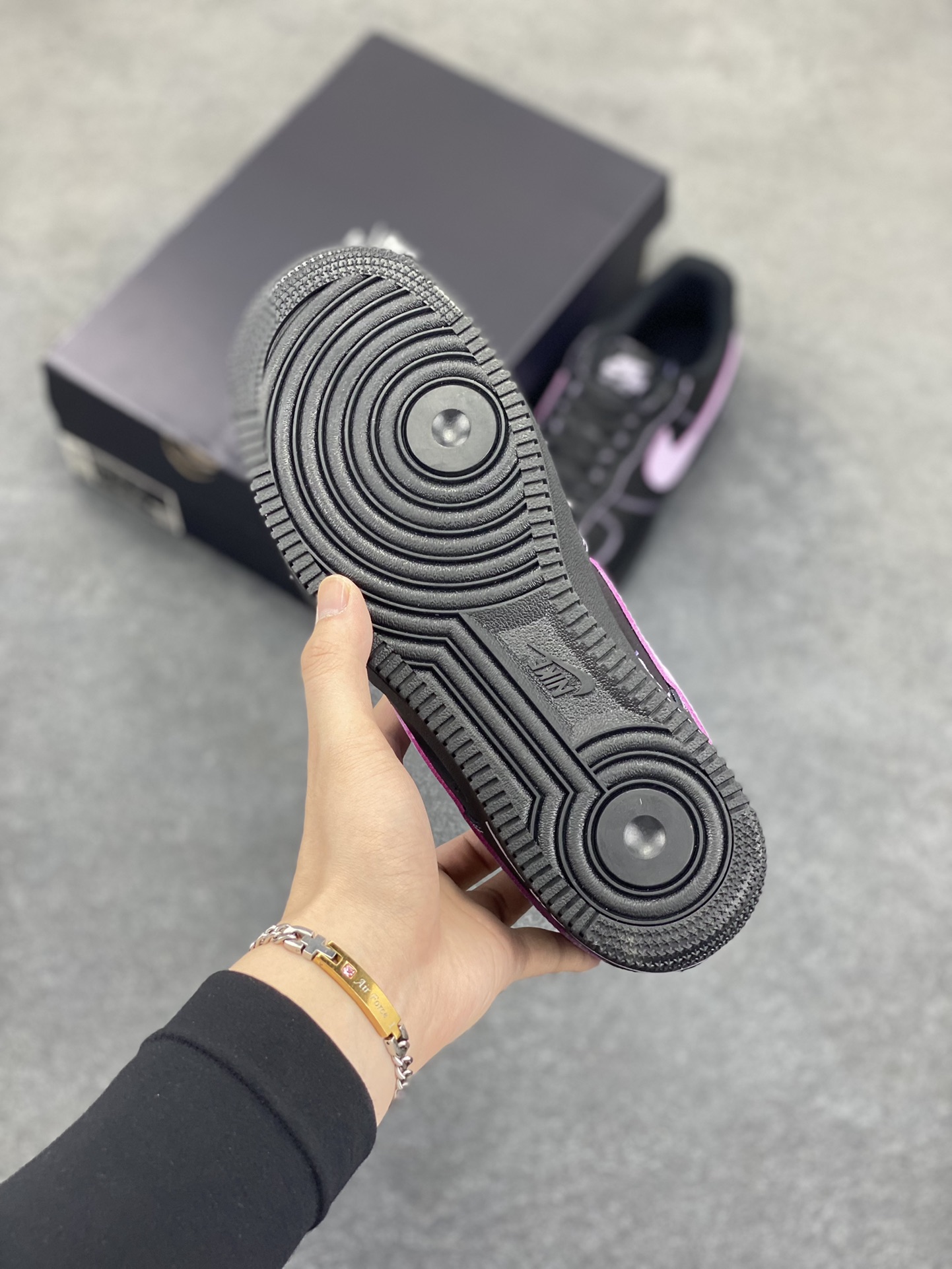 图片[5]-Nike Air Force 1 Low 黑紫 原楦头原纸板 打造纯正空军版型 专注外贸渠道 全掌内置蜂窝气垫 原盒配件 原厂中底钢印、拉帮完美 货号：HQ2037-001 尺码：36 36.5 37.5 38 38.5 39 40 40.5 41 42 42.5 43 44 44.5 45-选品中心