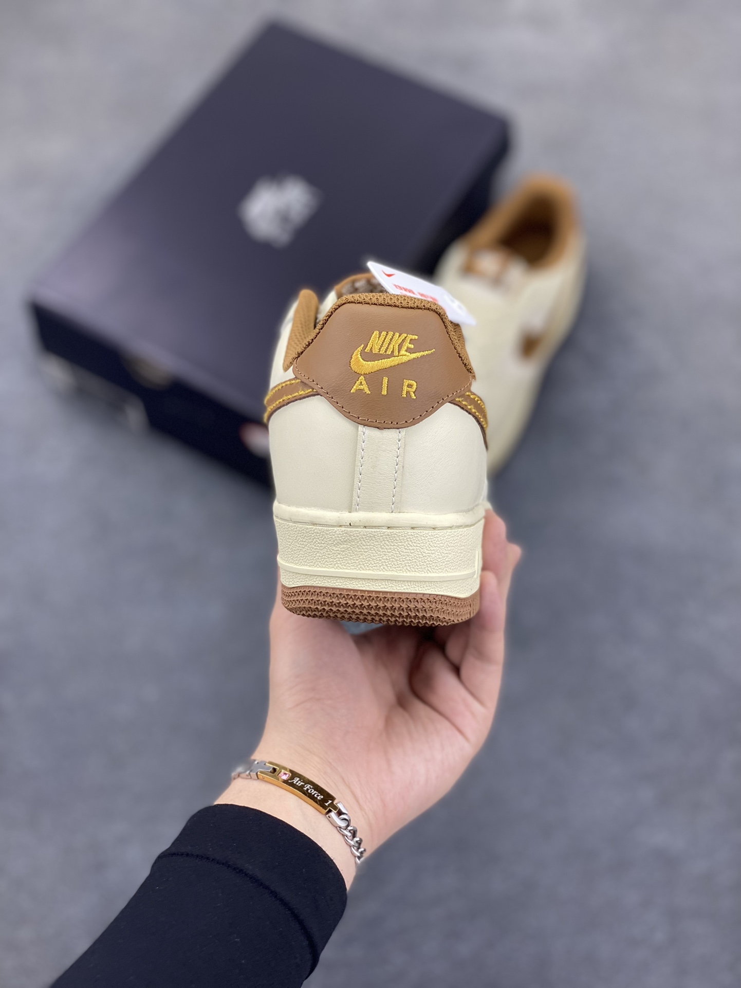 图片[4]-Air Force 1 \’07 Low 网布拼接米棕 原楦头原纸板 打造纯正空军版型 #专注外贸渠道 全掌内置蜂窝气垫 #原盒配件 原厂中底钢印、拉帮完美 货号：IB7719-113 尺码：36 36.5 37.5 38 38.5 39 40 40.5 41 42 42.5 43 44 44.5 45-选品中心