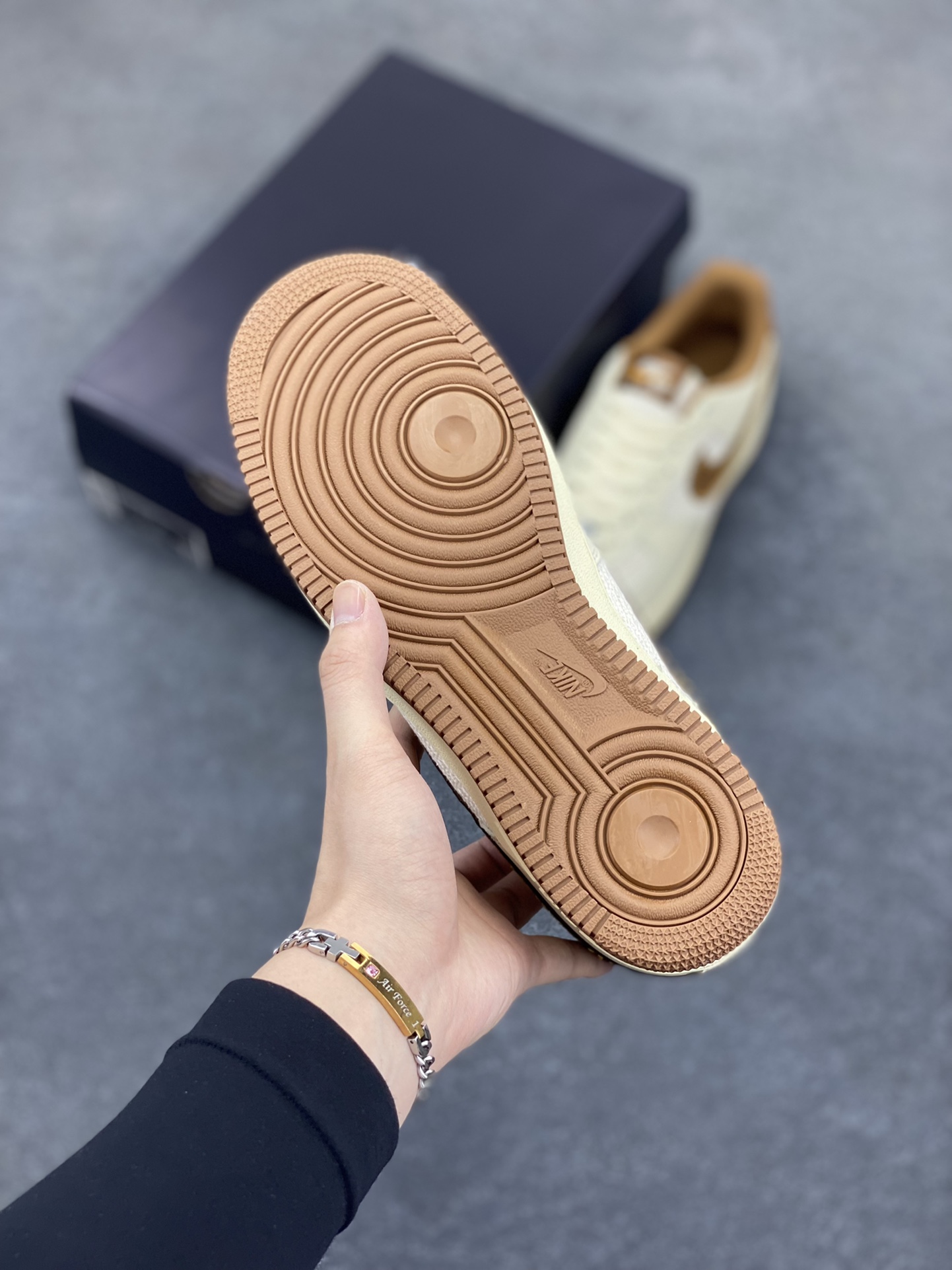 图片[5]-Air Force 1 \’07 Low 网布拼接米棕 原楦头原纸板 打造纯正空军版型 #专注外贸渠道 全掌内置蜂窝气垫 #原盒配件 原厂中底钢印、拉帮完美 货号：IB7719-113 尺码：36 36.5 37.5 38 38.5 39 40 40.5 41 42 42.5 43 44 44.5 45-选品中心