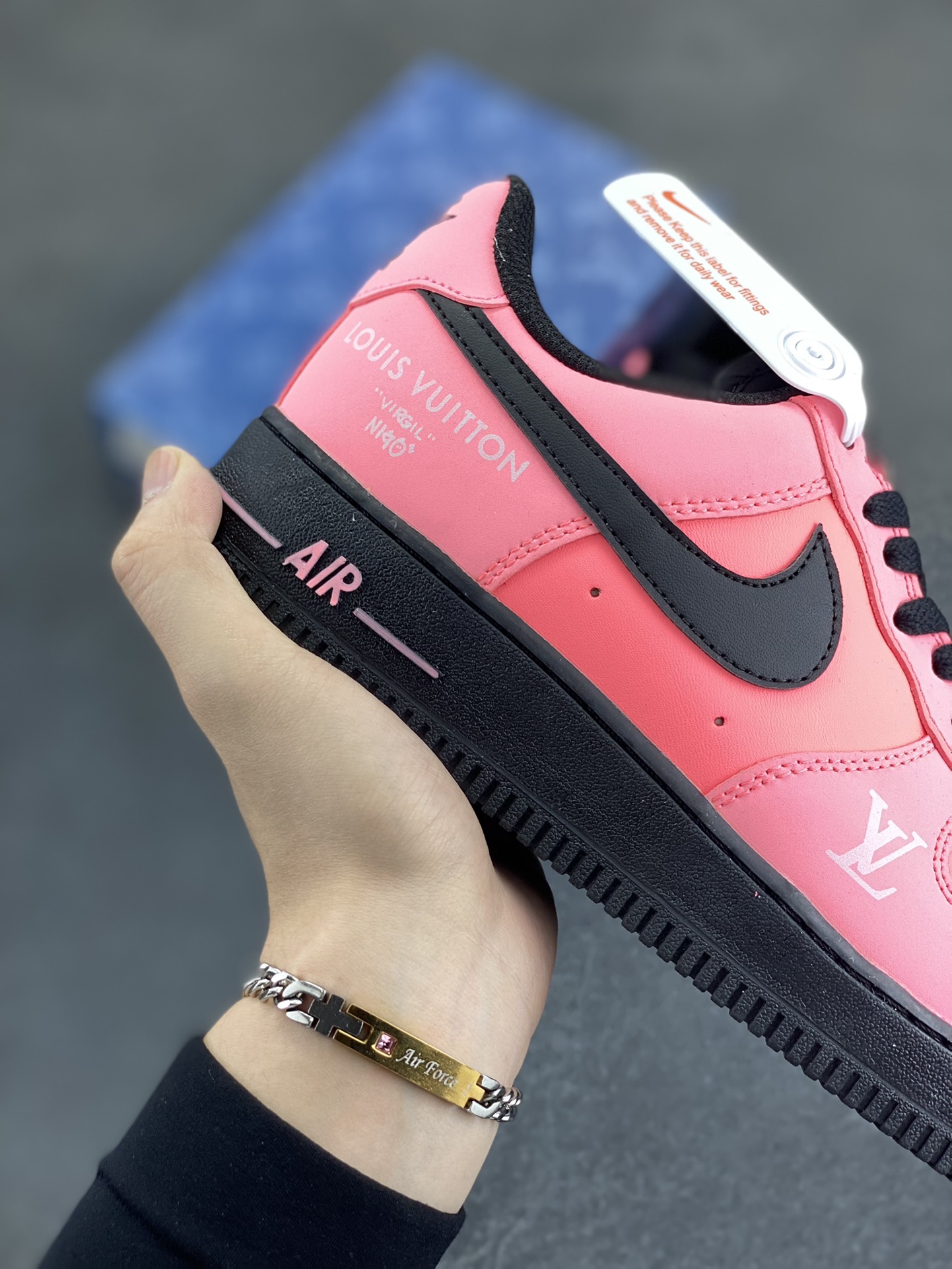 图片[6]-Nike Air Force 1 Low 空军一号低帮百搭休闲运动板鞋。柔软、弹性十足的缓震性能和出色的中底设计，横跨复古与现代的外型结合，造就出风靡全球三十多年的Force 1，直到今天还深受青睐。 货号：808788-623 尺码：36 36.5 37.5 38 38.5 39 40 40.5 41 42 42.5 43 44 44.5 45-选品中心