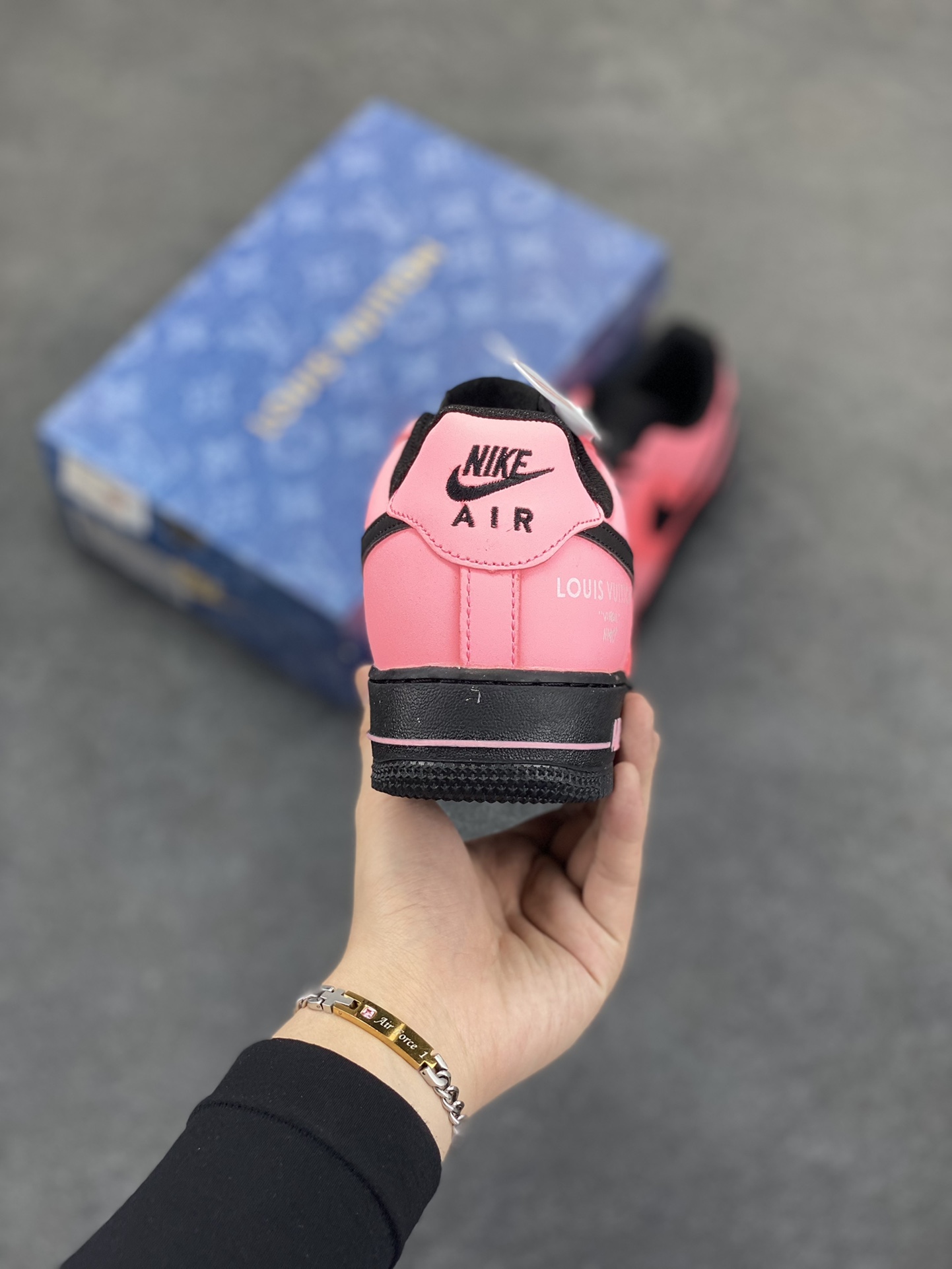 图片[4]-Nike Air Force 1 Low 空军一号低帮百搭休闲运动板鞋。柔软、弹性十足的缓震性能和出色的中底设计，横跨复古与现代的外型结合，造就出风靡全球三十多年的Force 1，直到今天还深受青睐。 货号：808788-623 尺码：36 36.5 37.5 38 38.5 39 40 40.5 41 42 42.5 43 44 44.5 45-选品中心