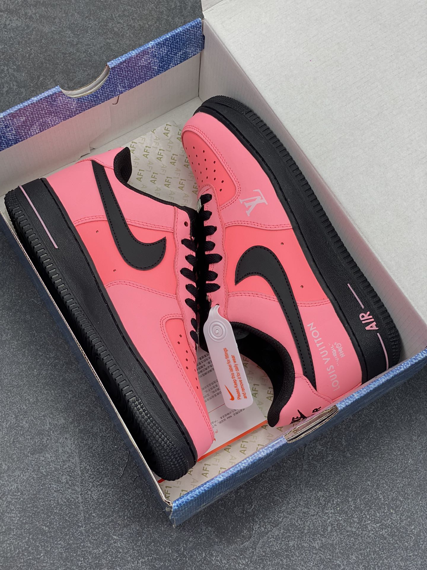 图片[9]-Nike Air Force 1 Low 空军一号低帮百搭休闲运动板鞋。柔软、弹性十足的缓震性能和出色的中底设计，横跨复古与现代的外型结合，造就出风靡全球三十多年的Force 1，直到今天还深受青睐。 货号：808788-623 尺码：36 36.5 37.5 38 38.5 39 40 40.5 41 42 42.5 43 44 44.5 45-选品中心