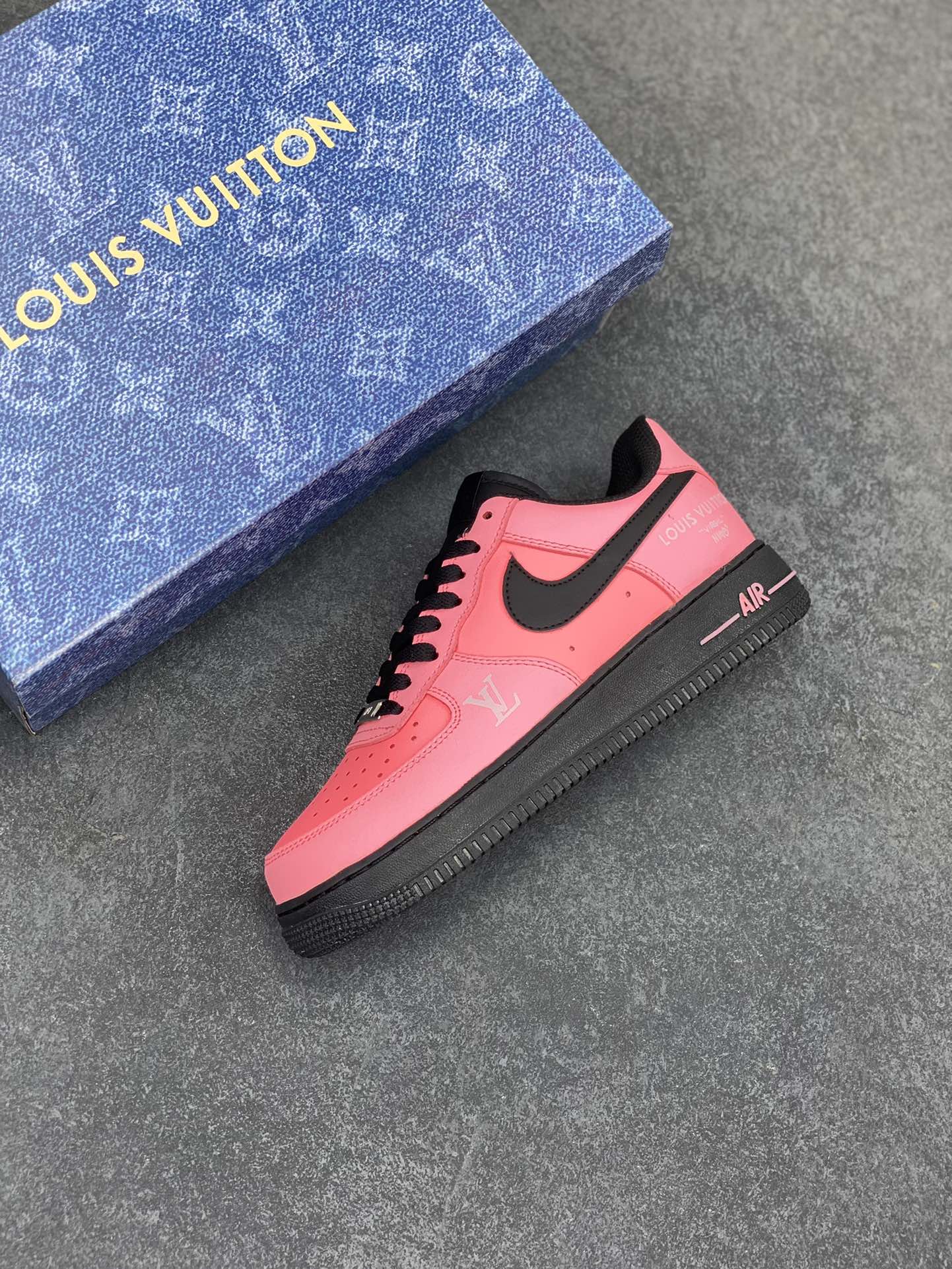 图片[7]-Nike Air Force 1 Low 空军一号低帮百搭休闲运动板鞋。柔软、弹性十足的缓震性能和出色的中底设计，横跨复古与现代的外型结合，造就出风靡全球三十多年的Force 1，直到今天还深受青睐。 货号：808788-623 尺码：36 36.5 37.5 38 38.5 39 40 40.5 41 42 42.5 43 44 44.5 45-选品中心
