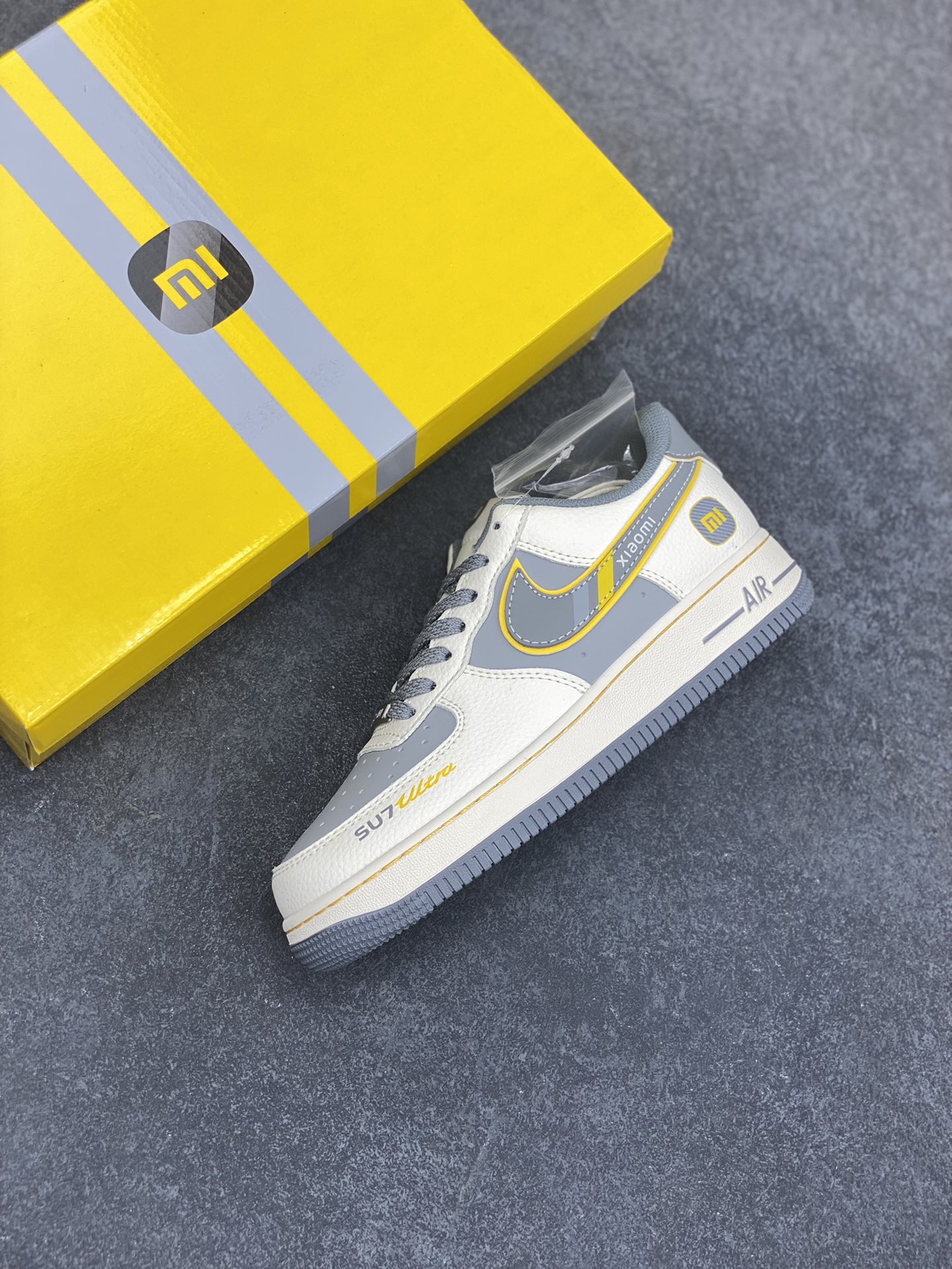 图片[7]-NIke Air Force 1 \’07 Low “xiaomi联名——寒武岩灰”空军一号 低帮 运动鞋 休闲鞋 折边针车 工艺难度大 原楦头原纸板 原装鞋盒 定制五金配件 内置全掌气垫 原厂鞋底 货号：XX3168-201 尺码：36 36.5 37.5 38 38.5 39 40 40.5 41 42 42.5 43 44 44.5 45-选品中心