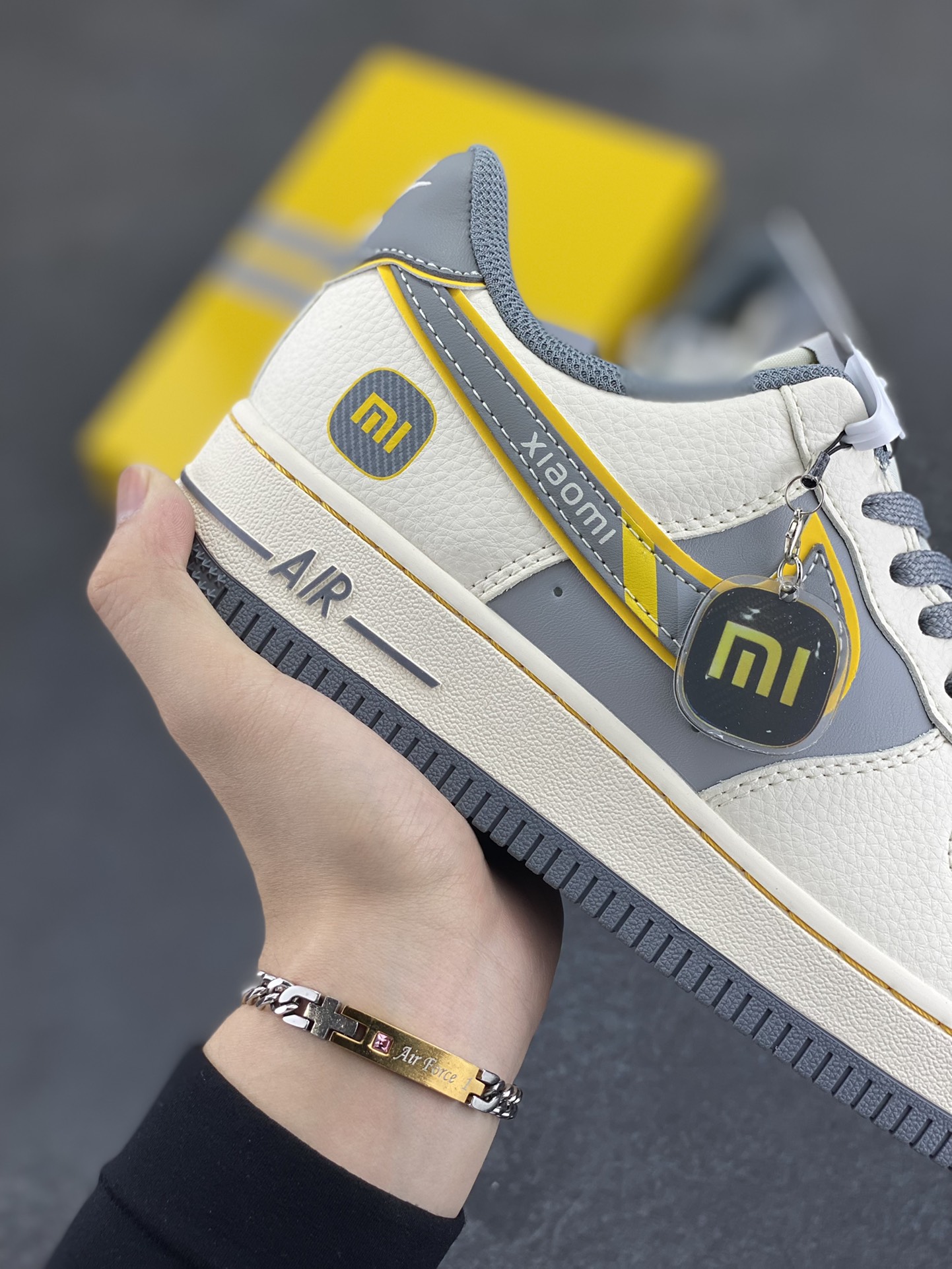 图片[6]-NIke Air Force 1 \’07 Low “xiaomi联名——寒武岩灰”空军一号 低帮 运动鞋 休闲鞋 折边针车 工艺难度大 原楦头原纸板 原装鞋盒 定制五金配件 内置全掌气垫 原厂鞋底 货号：XX3168-201 尺码：36 36.5 37.5 38 38.5 39 40 40.5 41 42 42.5 43 44 44.5 45-选品中心
