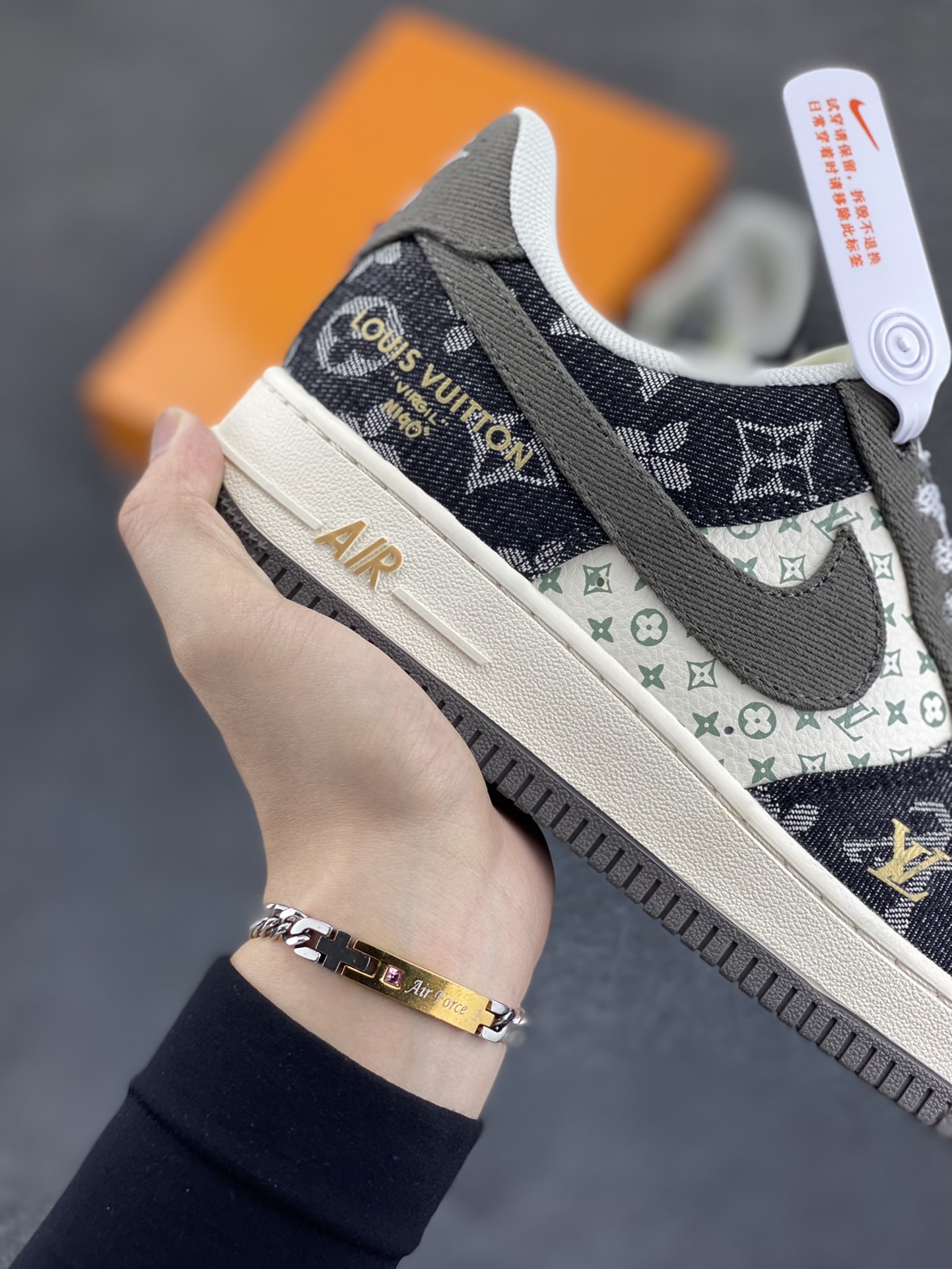 图片[6]-NIke Air Force 1 \’07 Low “LV联名——黑金”空军一号 低帮 运动鞋 休闲鞋 折边针车 工艺难度大 原楦头原纸板 原装鞋盒 定制五金配件 内置全掌气垫 原厂鞋底 货号：JJ2508-703 尺码：36 36.5 37.5 38 38.5 39 40 40.5 41 42 42.5 43 44 44.5 45-选品中心