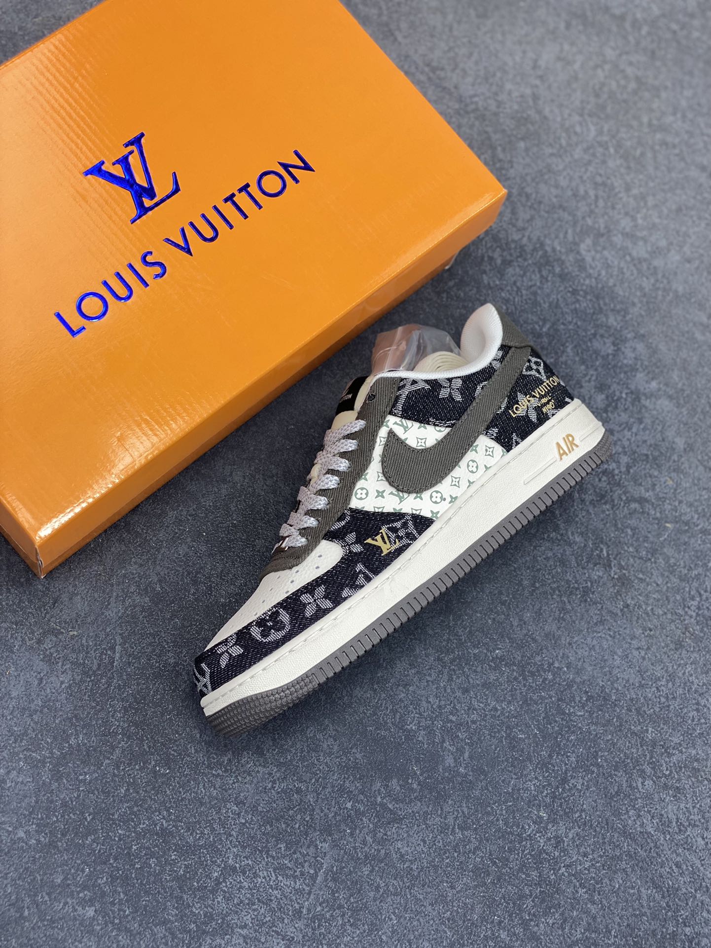 图片[7]-NIke Air Force 1 \’07 Low “LV联名——黑金”空军一号 低帮 运动鞋 休闲鞋 折边针车 工艺难度大 原楦头原纸板 原装鞋盒 定制五金配件 内置全掌气垫 原厂鞋底 货号：JJ2508-703 尺码：36 36.5 37.5 38 38.5 39 40 40.5 41 42 42.5 43 44 44.5 45-选品中心