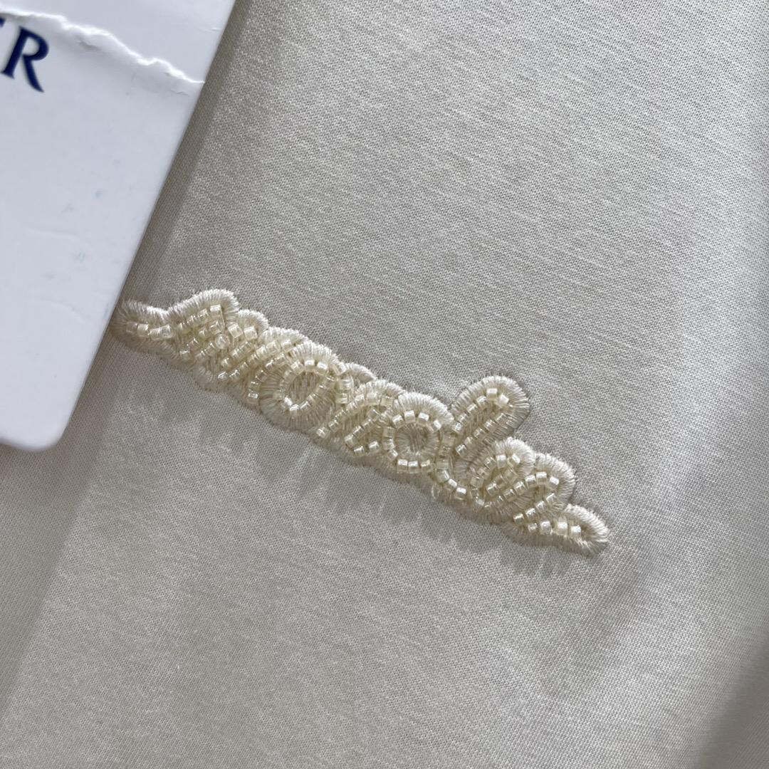 Stylish Tee in Three Colors: High-Quality Women’s Clothing for Versatile Outfits - 图片 7