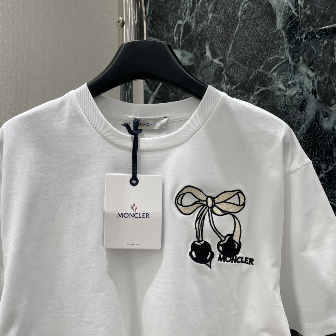 High-End Embroidered Cherry T-Shirt for Women: Autumn Morning Quality Clothing Option - 图片 5