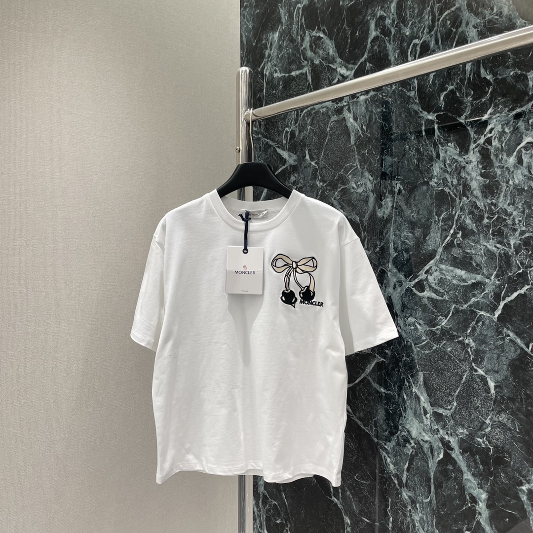 High-End Embroidered Cherry T-Shirt for Women: Autumn Morning Quality Clothing Option - 图片 4