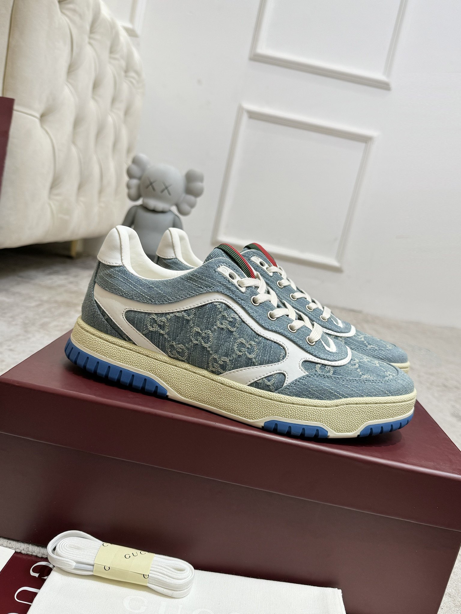 NO:545479,Women and men are first released on the entire network. Gucci white shoes, original copy of the purchasing agent version, one to one, opening the mold IP lightweight bottom!  Upper calfskin, inner water dyed sheepskin, footbed cowhide full package Highest version Size: Women 35-40 Men 39-45, Casual shoes/sports shoes, gucci, sneakers, cowhide, sheepskin19860909女男 全网首发 Gucci小白鞋,代购版原版复刻一比一开模IP轻料底！鞋面小牛皮,内里水染羊皮,垫脚牛皮全套包装 最高版本 码数:女35-40 男39-45,,休闲鞋/运动鞋,gucci,sneakers,cowhide,sheepskin,Women's Shoes