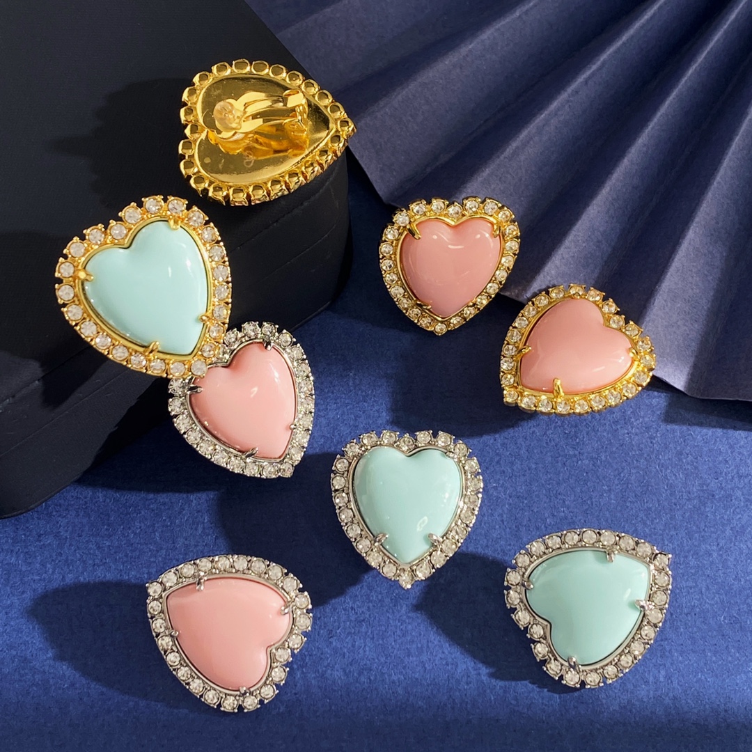 Valentino 华伦天奴Valentino欧美轻奢镶钻爱心形珐琅滴油粉色蓝色桃心耳夹耳拍 黄铜材质 4个色 重约18