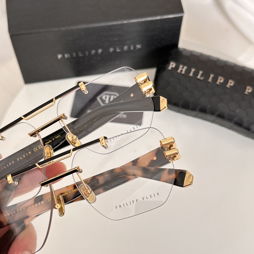  ‼️PHILIPP PLEI* 菲利普.普莱恩～
-原版一比一开模
-镭射印字抹油
-重工金属配件
T