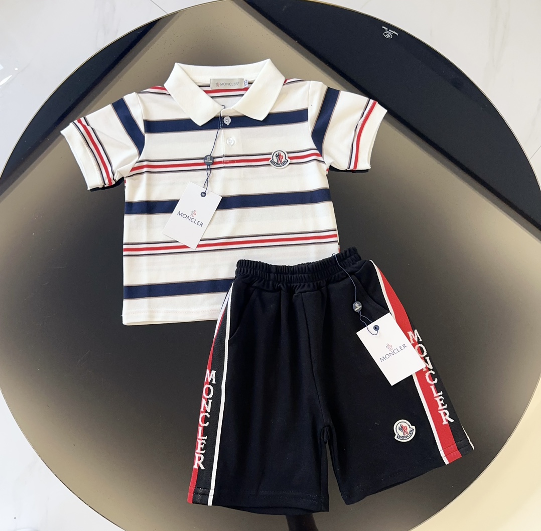 @105元，蒙口 短袖polo衫 @99元，moncler 织带短裤 套装下单可减@20 90-150码，夏季套装 （原标+原牌+袋子）