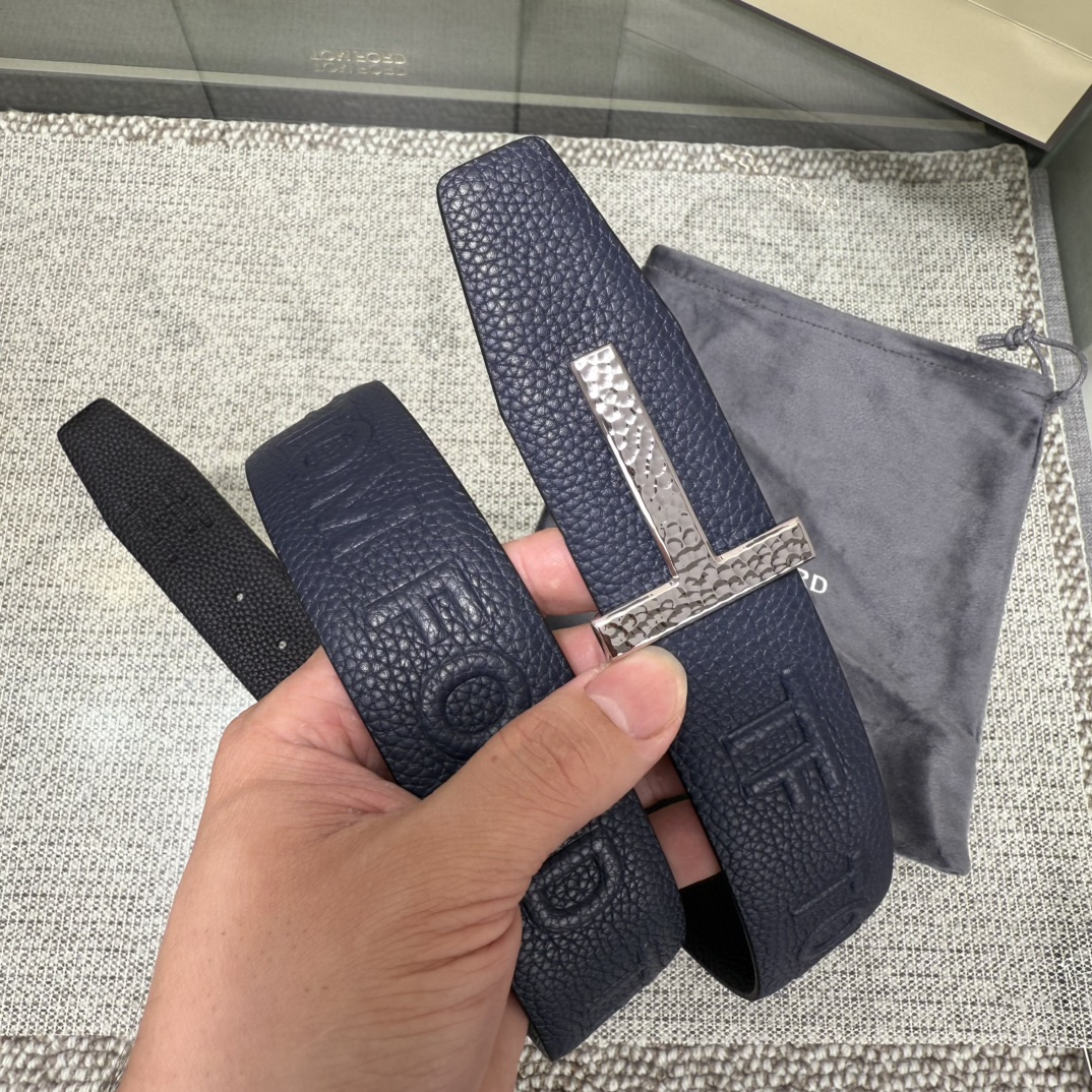  汤姆福特最新网红爆款双面头层牛皮专柜同步3.8宽新款上市了，原版牛皮，搭配铜扣，优雅，大方用的方便。谢