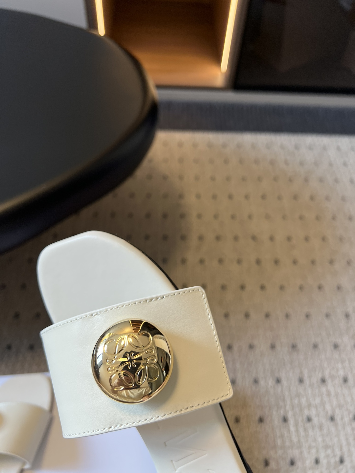 
Loewe 25ss小金球平底凉拖鞋 

舒适拖鞋外穿 的凉拖  仙女的拖鞋罗意威拖鞋 超级超级美的小