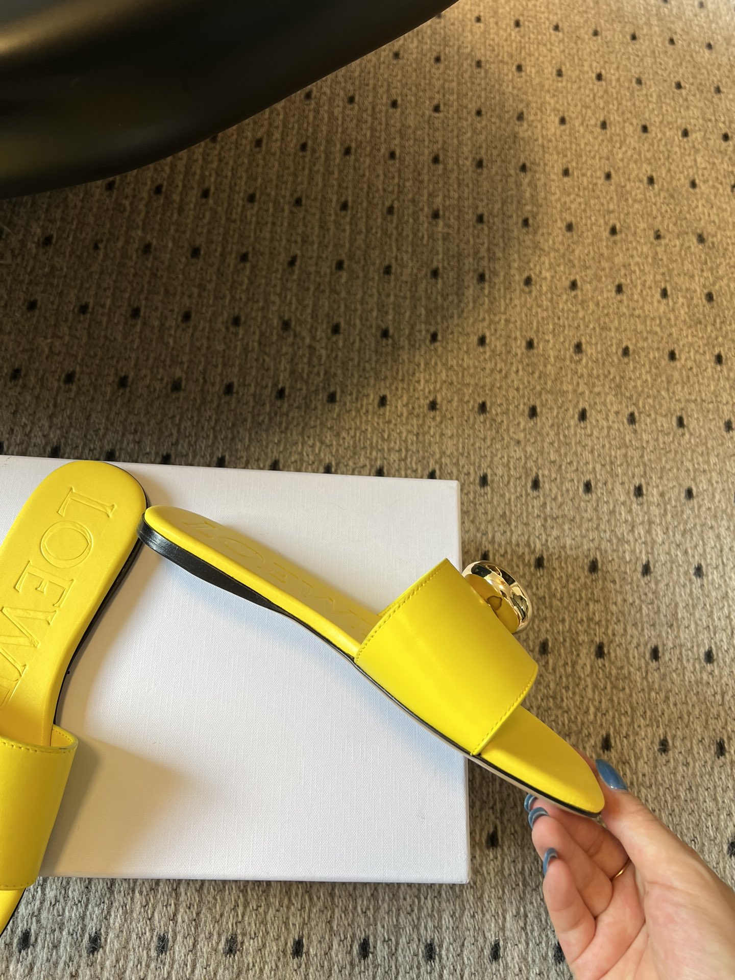 
Loewe 25ss小金球平底凉拖鞋 

舒适拖鞋外穿 的凉拖  仙女的拖鞋罗意威拖鞋 超级超级美的小