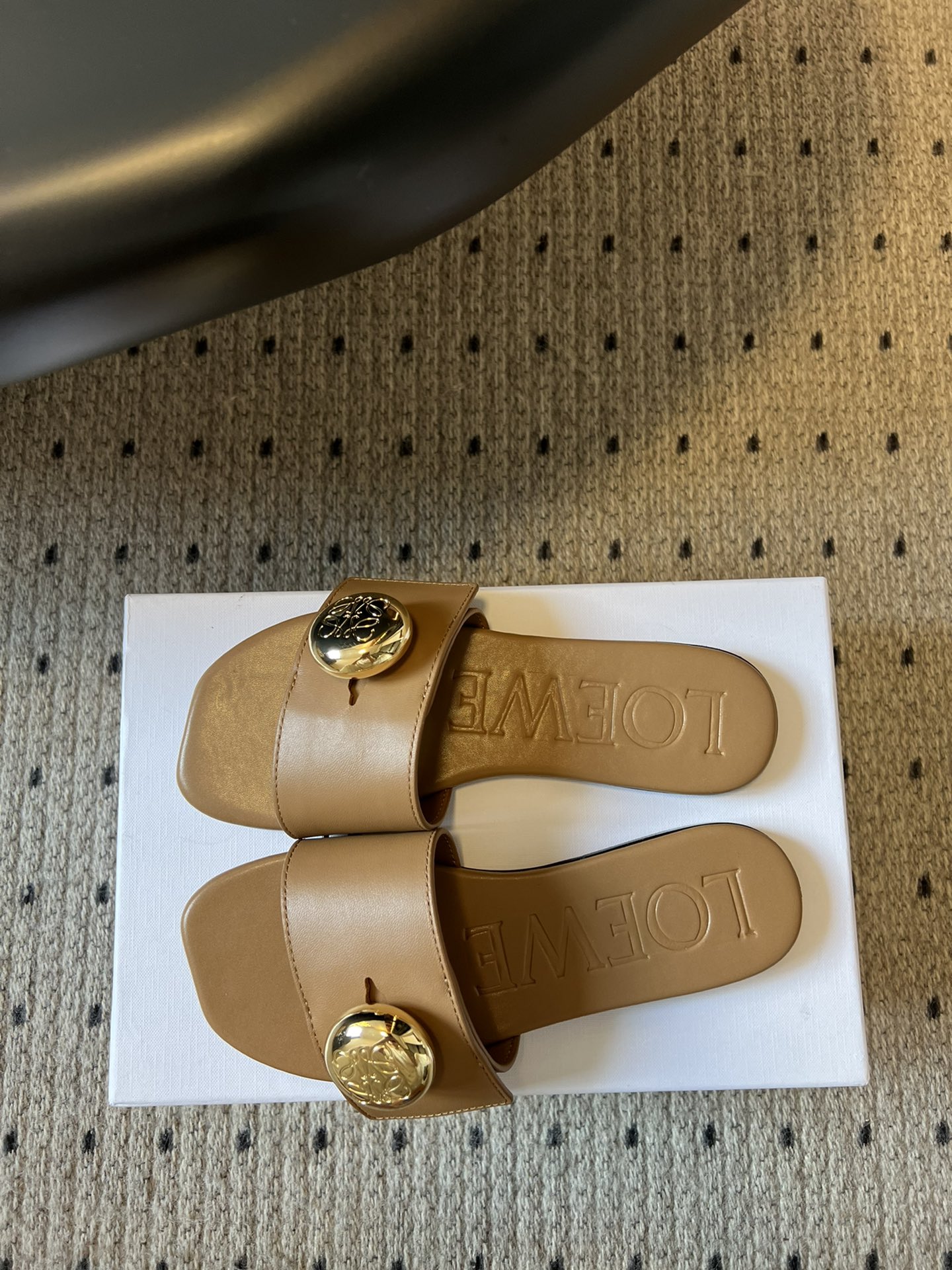 
Loewe 25ss小金球平底凉拖鞋 

舒适拖鞋外穿 的凉拖  仙女的拖鞋罗意威拖鞋 超级超级美的小
