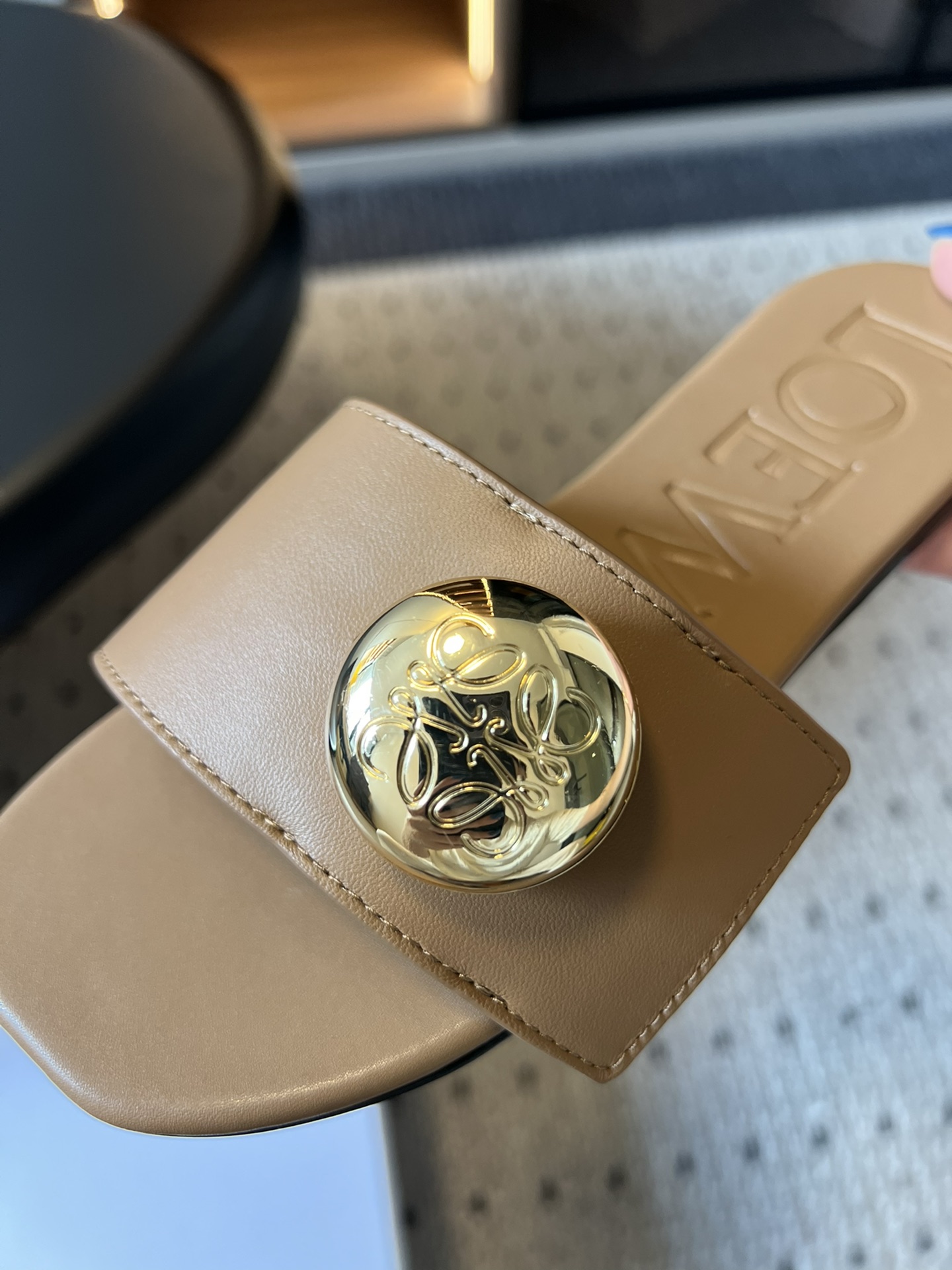 
Loewe 25ss小金球平底凉拖鞋 

舒适拖鞋外穿 的凉拖  仙女的拖鞋罗意威拖鞋 超级超级美的小