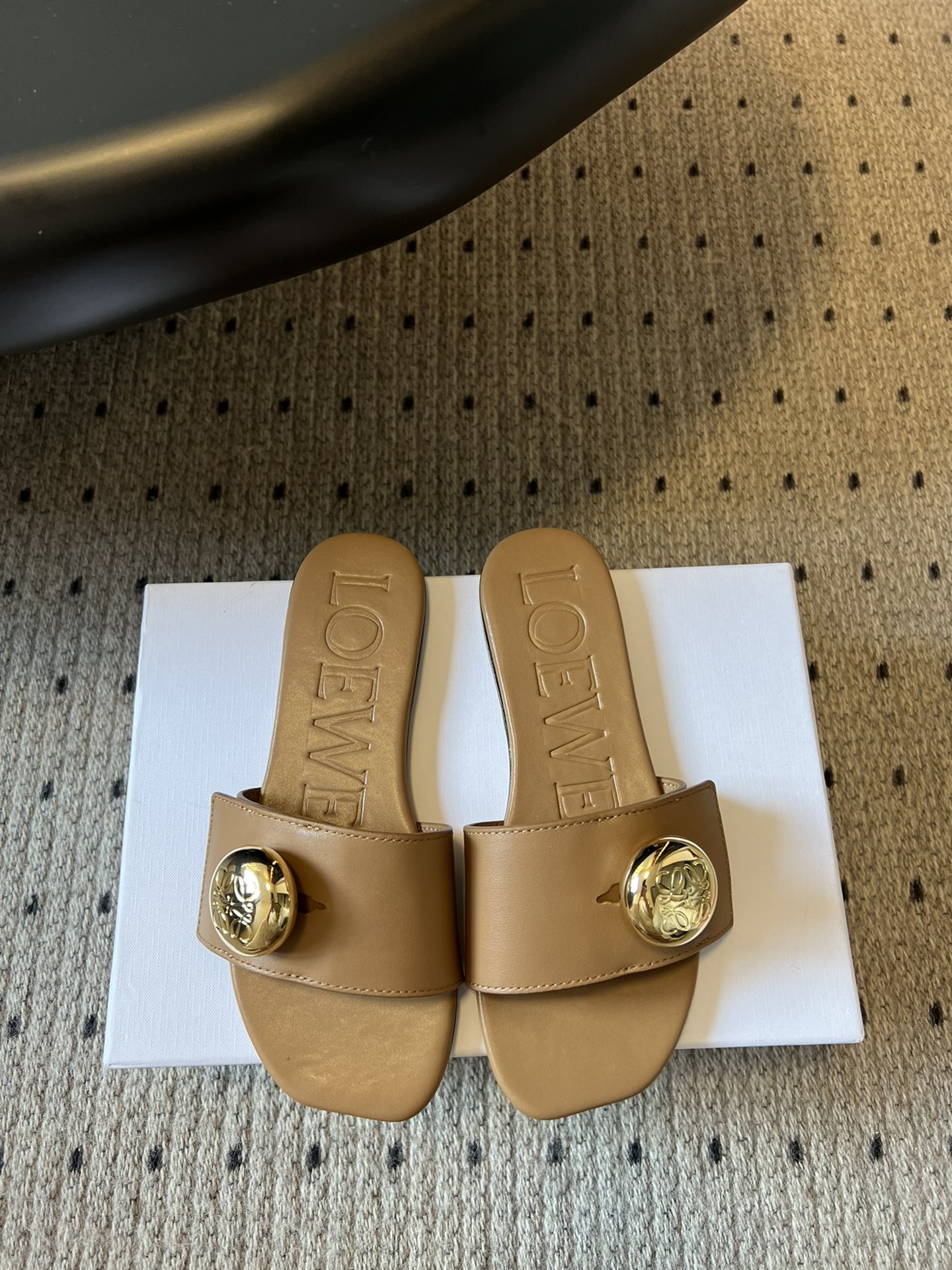 
Loewe 25ss小金球平底凉拖鞋 

舒适拖鞋外穿 的凉拖  仙女的拖鞋罗意威拖鞋 超级超级美的小