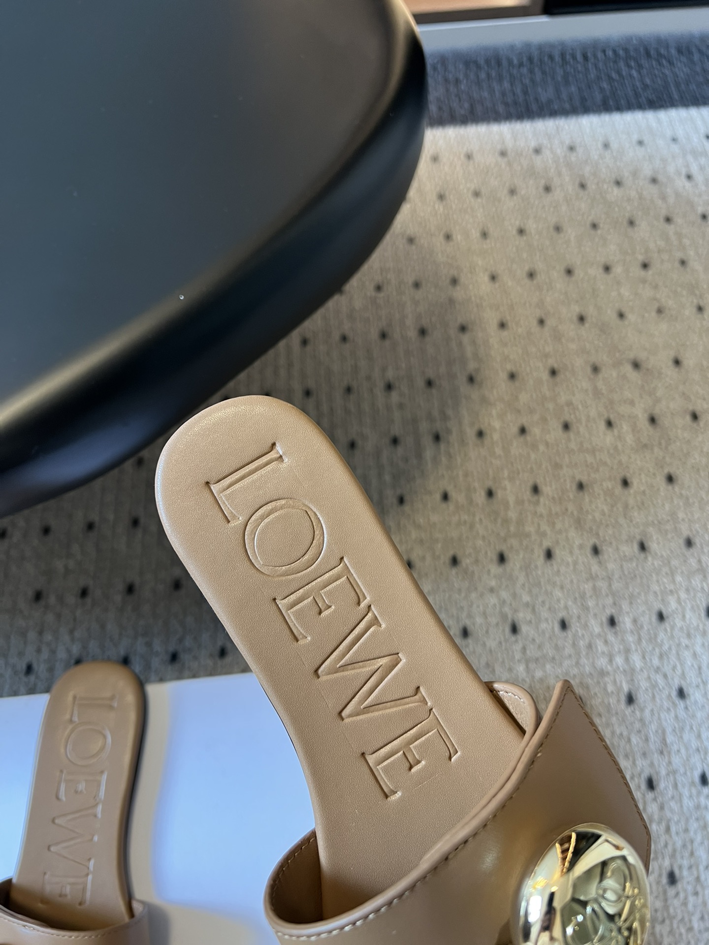 
Loewe 25ss小金球平底凉拖鞋 

舒适拖鞋外穿 的凉拖  仙女的拖鞋罗意威拖鞋 超级超级美的小
