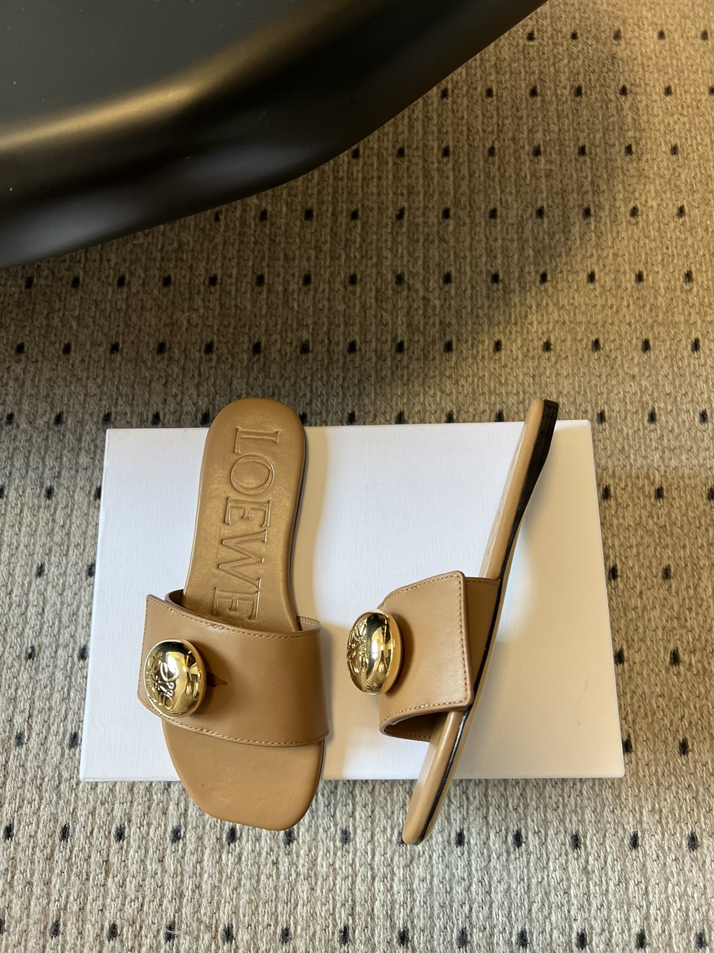 
Loewe 25ss小金球平底凉拖鞋 

舒适拖鞋外穿 的凉拖  仙女的拖鞋罗意威拖鞋 超级超级美的小