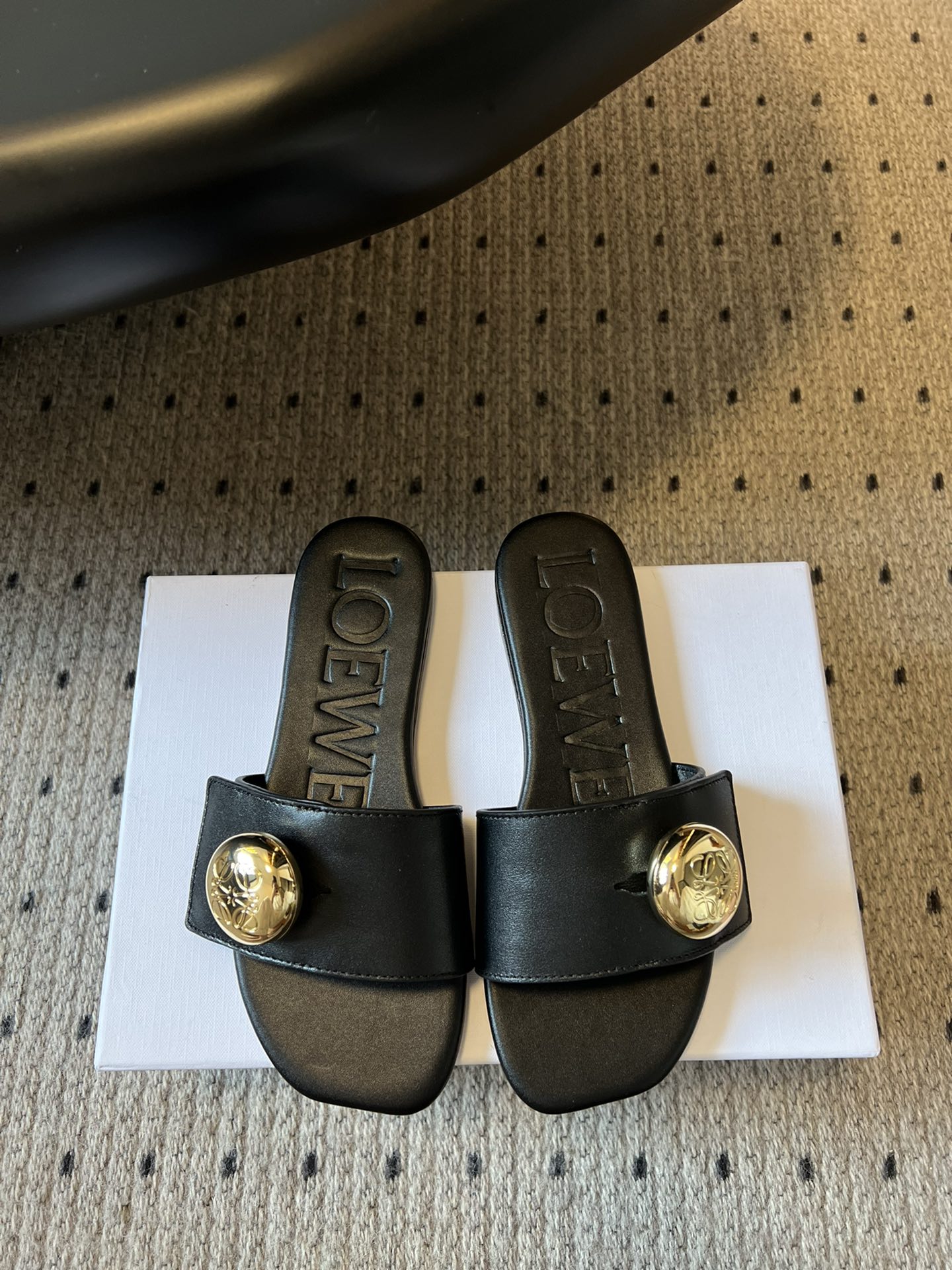 
Loewe 25ss小金球平底凉拖鞋 

舒适拖鞋外穿 的凉拖  仙女的拖鞋罗意威拖鞋 超级超级美的小