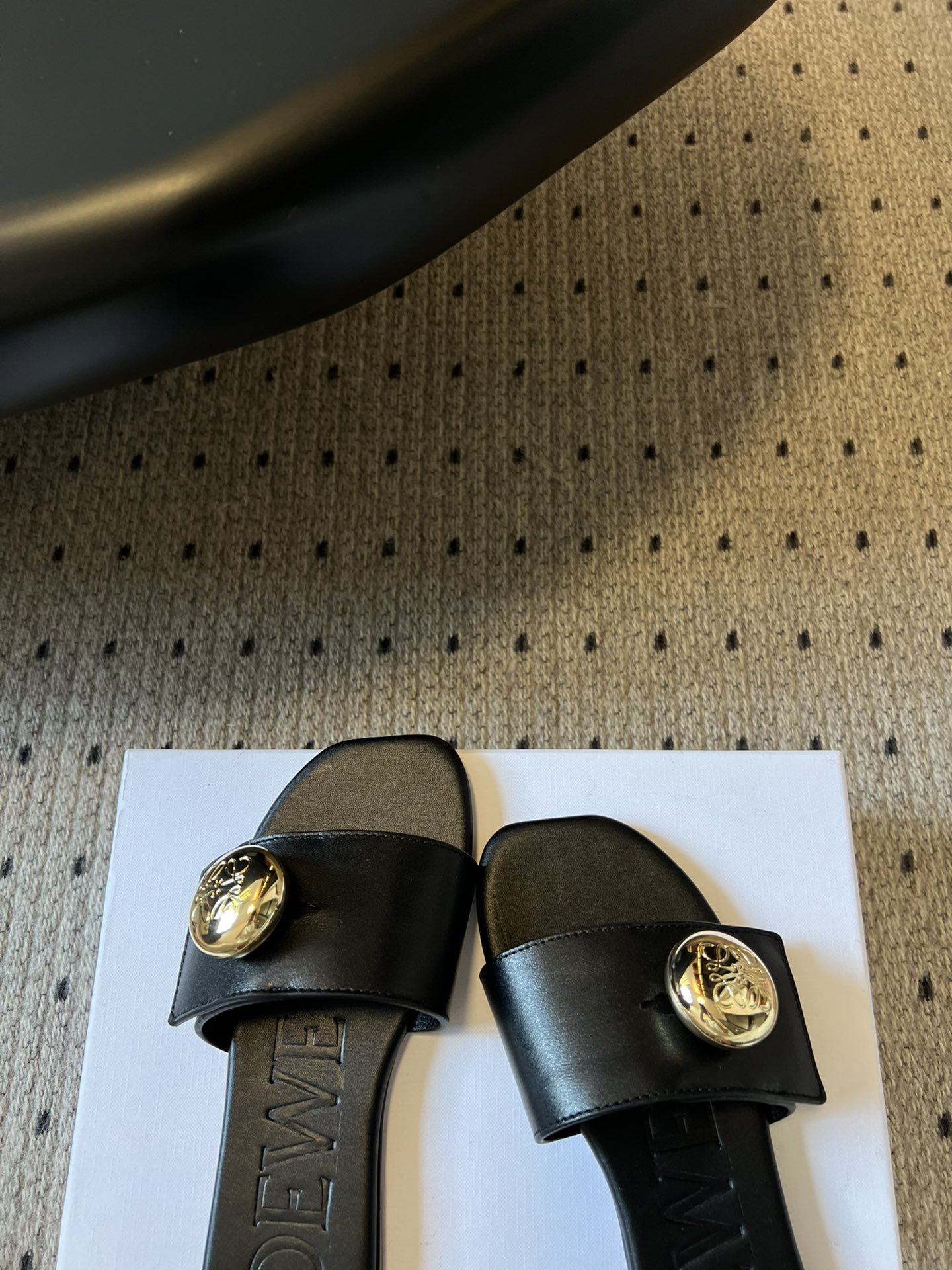 
Loewe 25ss小金球平底凉拖鞋 

舒适拖鞋外穿 的凉拖  仙女的拖鞋罗意威拖鞋 超级超级美的小