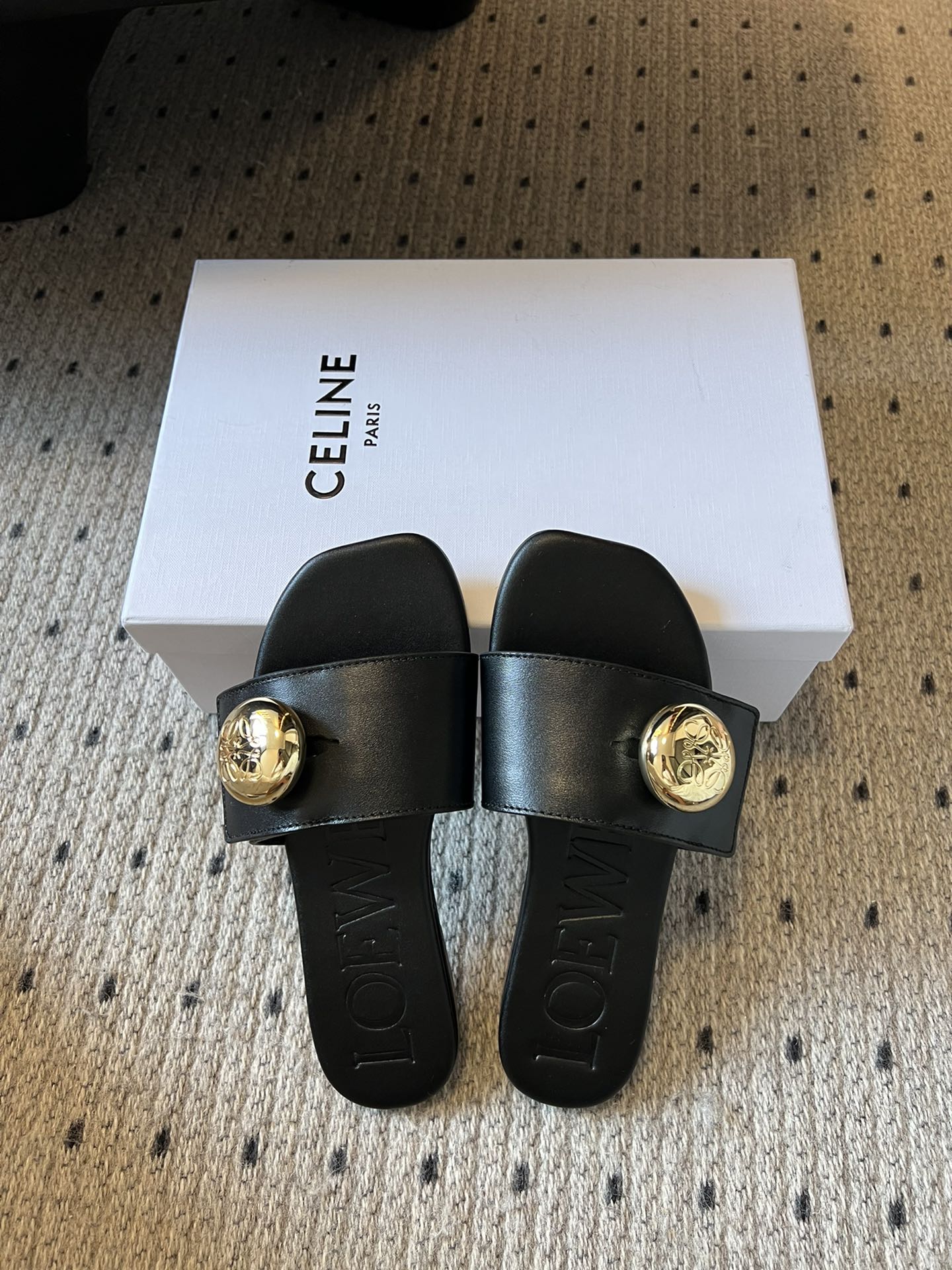 
Loewe 25ss小金球平底凉拖鞋 

舒适拖鞋外穿 的凉拖  仙女的拖鞋罗意威拖鞋 超级超级美的小
