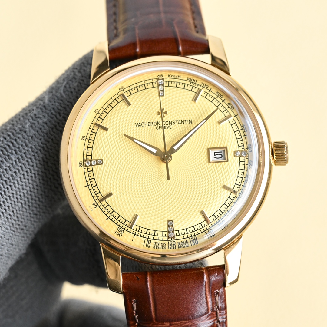 NO:337984,White gold latest model recommended for the highest replica of the market V4 upgraded version Vacheron Constantin VC inheritance series 85180 watch!  1 [Case] ​​Size 40MMX9MM, perfectly round case, paired with a micro-solar lug design, makes it more suitable for the wearer's wrist. Each finished shell cover needs to be strictly controlled by MK to restore the unique texture of the authentic product. 2 [Movement] Steel wheels and other parts are decorated by MK watchmakers with precision, and the automatic rotor is plated with 18k gold, which maximizes the original exquisite craftsmanship level. 3 [Watch mirror] The two sapphire glass mirrors on the front and back are both anti-disiasing coatings. 4 [Watch strap] Double-layer Italian calfskin, paired with Malta cross needles, vacheron, cowhide19860909白 金 最新款推荐市场最高复刻 V4升级版本 江诗丹顿VC传承系列85180腕表！ 1【表壳】尺寸40MMX9MM,完美圆形的表壳,搭配微孤式表耳设计,使之更加贴合佩戴者的手腕.每一个成品壳套,都需经过MK严格的质量把控,方能还原正品独特的质感. 2【机芯】钢轮等部件均由MK制表师精工装饰,自动摆陀更是镀有18k金,最大限度呈现原装精湛的工艺水平. 3【表镜】前后两片蓝宝石玻璃镜面,均有防眩晕镀膜处理. 4【表带】双层意大利小牛皮,搭配马耳他十字针,,vacheron,cowhide,Watch