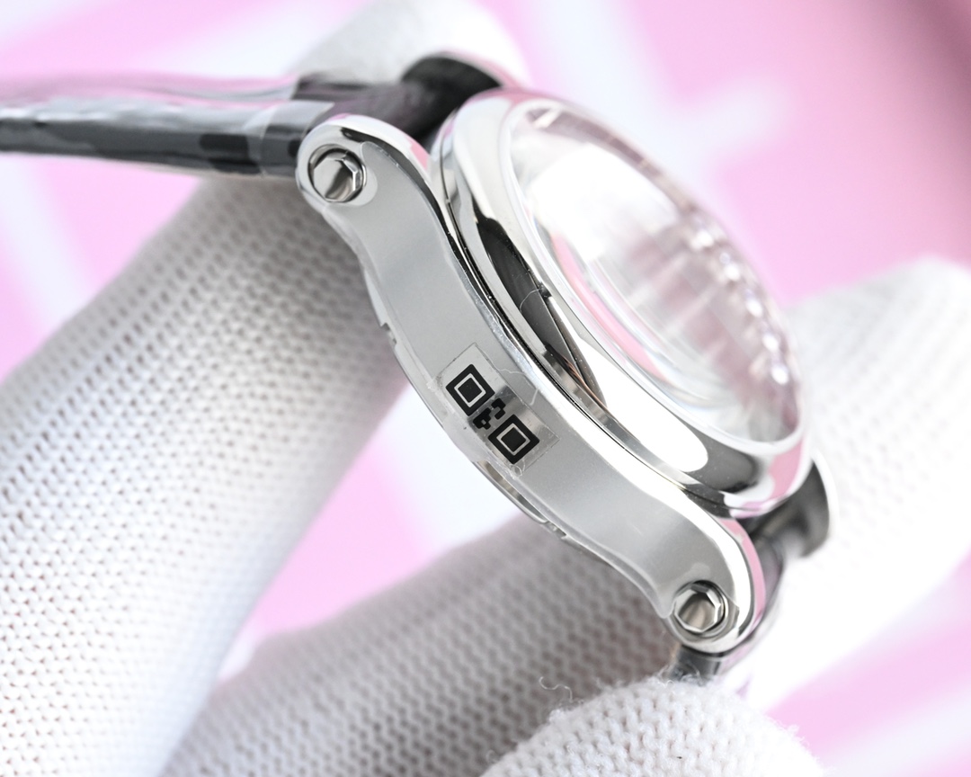 JBL Factory Exclusive: Happy Diamonds Series by Xiao Pong, Shaw Blanche’s Wristwatch - 图片 2