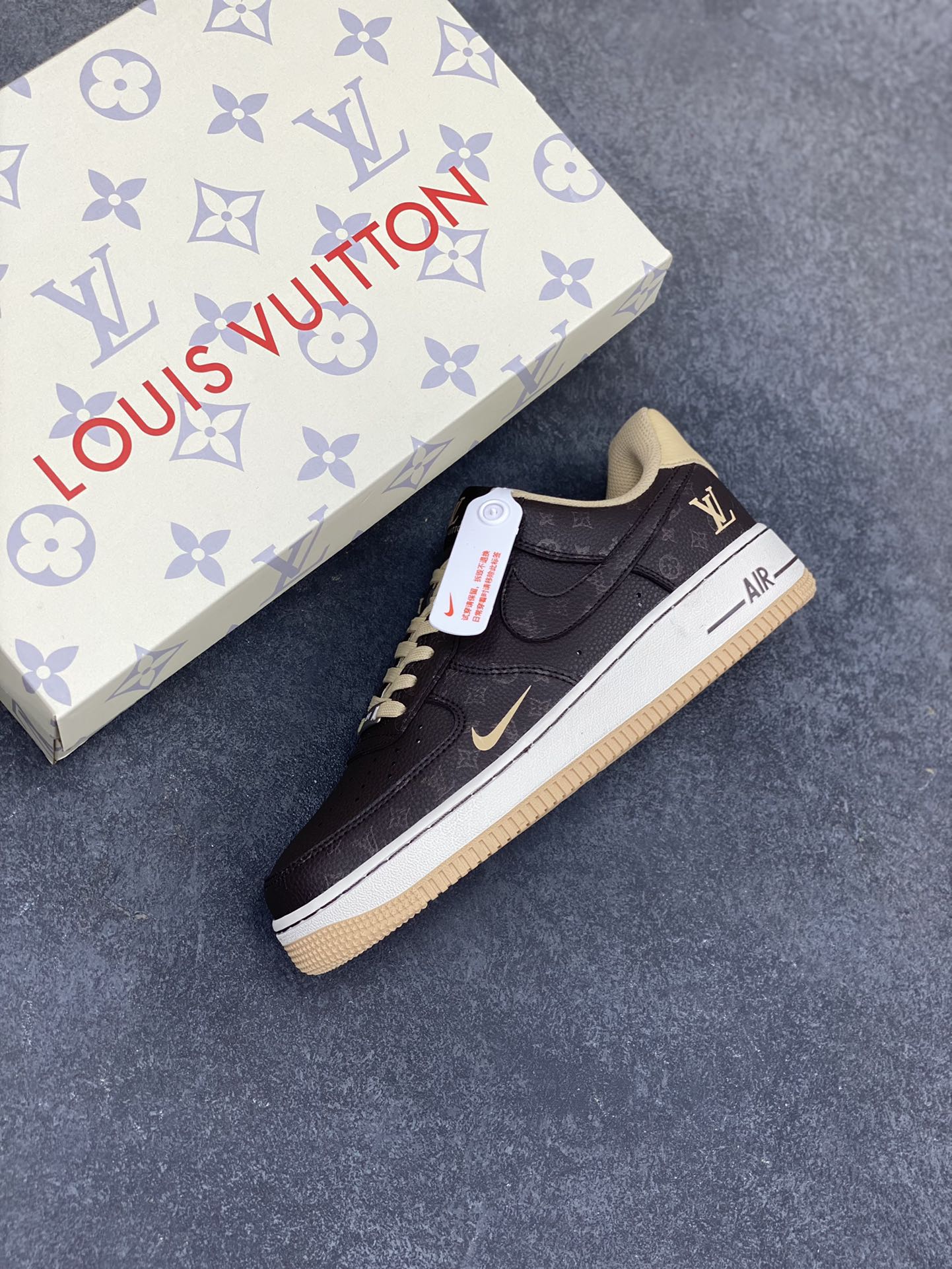 图片[7]-NIke Air Force 1 \’07 Low LV联名-咖啡粽 空军一号低帮 运动鞋 休闲鞋 折边针车 工艺难度大 原楦头原纸板 原装鞋盒 定制五金配件 内置全掌气垫 原厂鞋底 货号：LW9279-007 尺码：36 36.5 37.5 38 38.5 39 40 40.5 41 42 42.5 43 44 44.5 45-选品中心