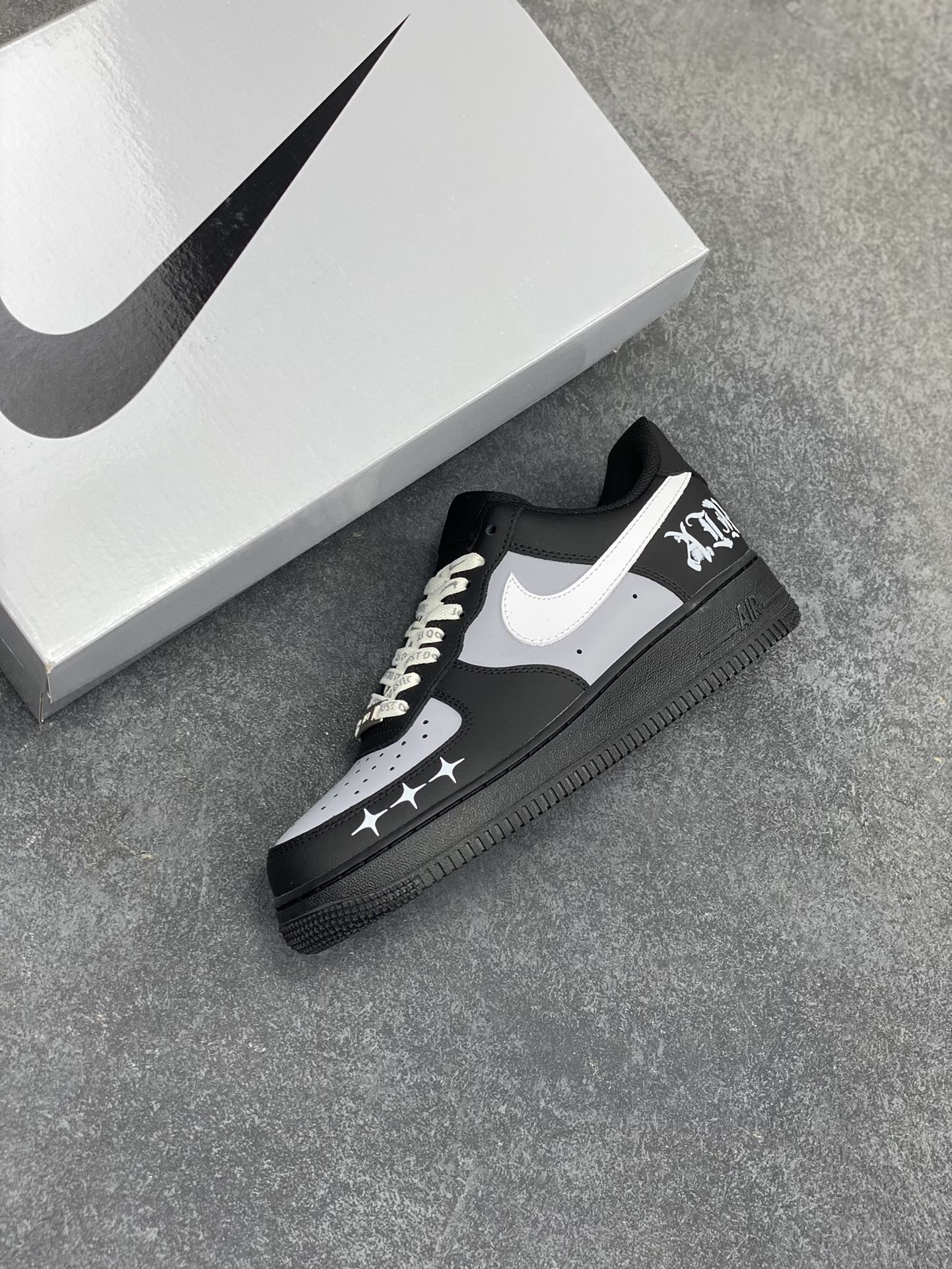 图片[7]-Nike Air Force 1 Low’07 黑银克特 空军一号低帮休闲板鞋 定制皮料 原厂3D打印 定制鞋盒 原楦原纸板 纯正空军版型 内置全掌气垫 货号：ZH0316-085 尺码：36 36.5 37.5 38 38.5 39 40 40.5 41 42 42.5 43 44 44.5 45-选品中心