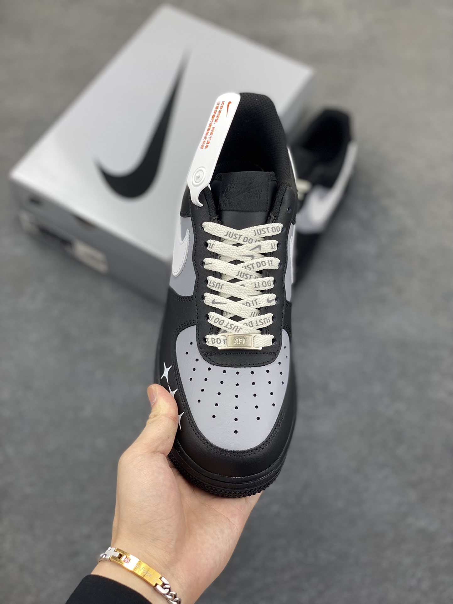 图片[2]-Nike Air Force 1 Low’07 黑银克特 空军一号低帮休闲板鞋 定制皮料 原厂3D打印 定制鞋盒 原楦原纸板 纯正空军版型 内置全掌气垫 货号：ZH0316-085 尺码：36 36.5 37.5 38 38.5 39 40 40.5 41 42 42.5 43 44 44.5 45-选品中心