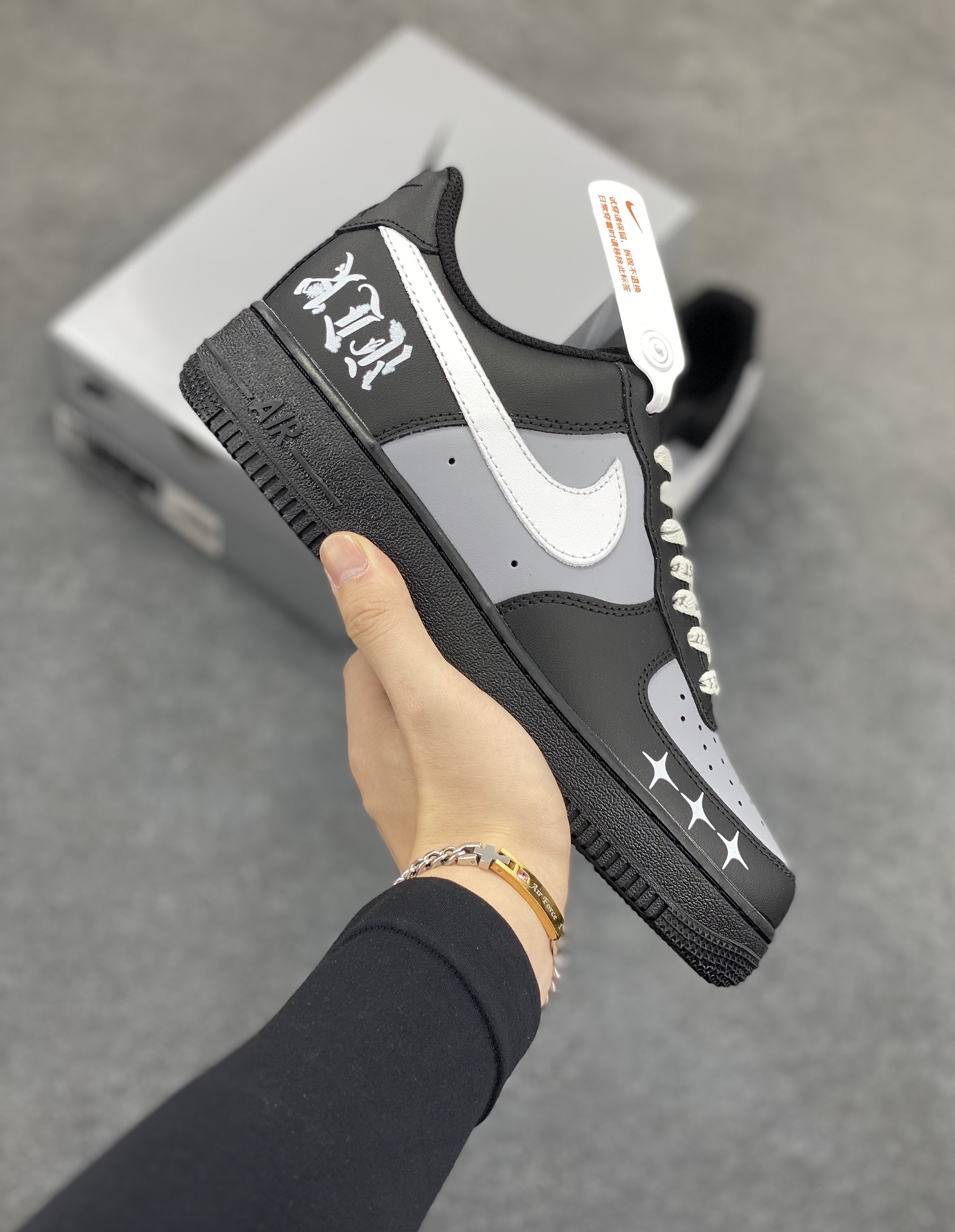 Nike Air Force 1 Low’07 黑银克特 空军一号低帮休闲板鞋 定制皮料 原厂3D打印 定制鞋盒 原楦原纸板 纯正空军版型 内置全掌气垫 货号:ZH0316-085 尺码:36 36.5 37.5 38 38.5 39 40 40.5 41 42 42.5 43 44 44.5 45-选品中心