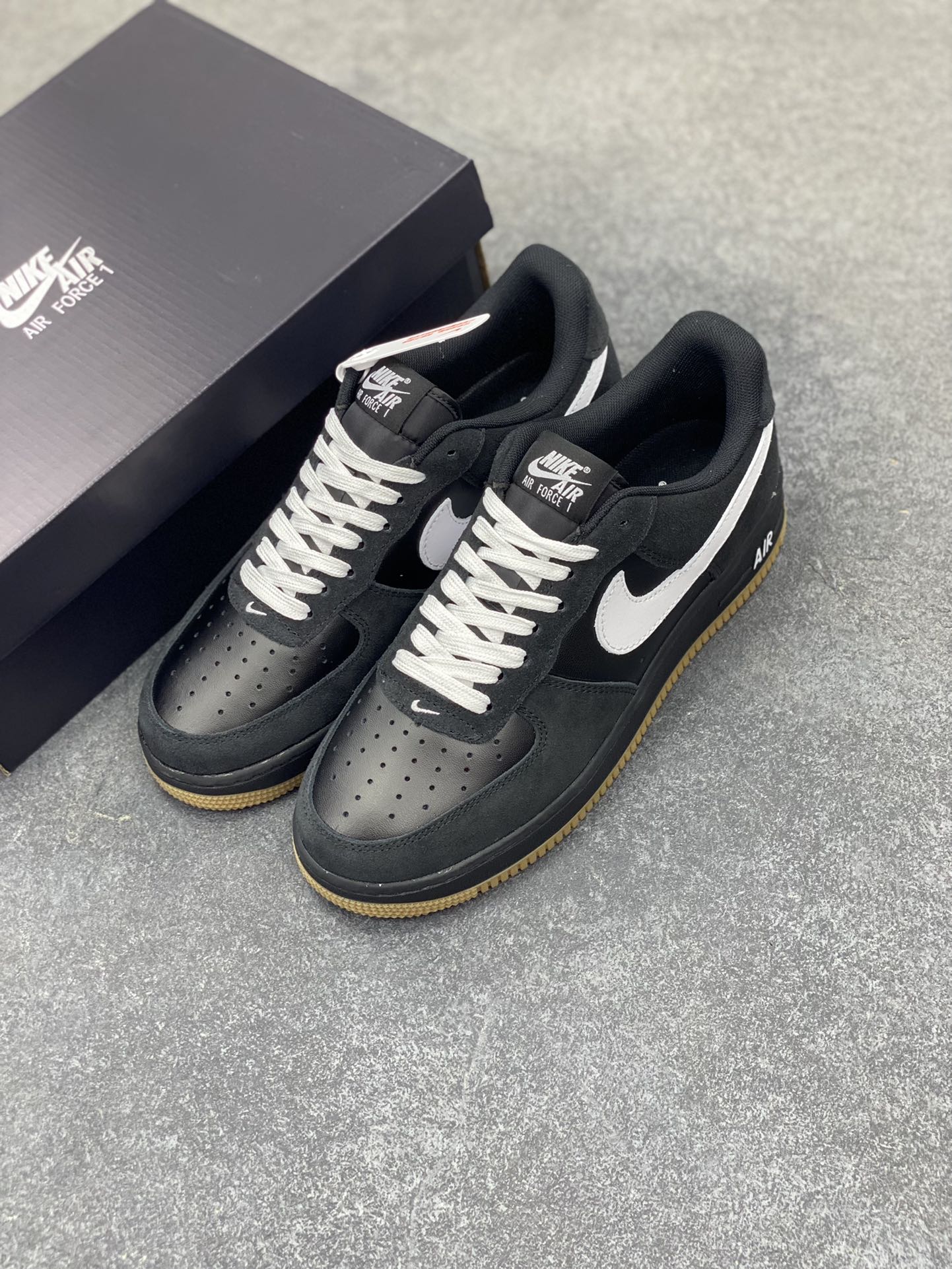 图片[8]-Nike Air Force 1 Low 黑白生胶底 空军一号低帮运动休闲板鞋 原楦头原纸板 打造纯正空军版型#专注外贸渠道 全掌内置蜂窝气垫 #原盒配件 原厂中底钢印、拉帮完美 货号：IB6388-001 尺码：36 36.5 37.5 38 38.5 39 40 40.5 41 42 42.5 43 44 44.5 45-选品中心