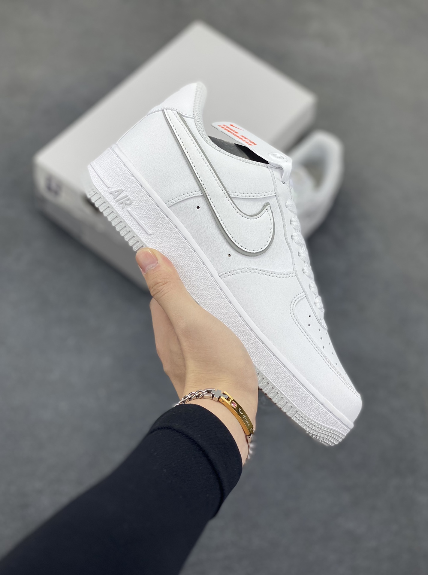 福利特价 Nike Air Force 1 Low 白灰边 空军一号低帮运动休闲板鞋 原楦头原纸板 打造纯正空军版型 专注外贸渠道 全掌内置蜂窝气垫 原盒配件 原厂中底钢印、拉帮完美 货号：DV0788-100 尺码：36 36.5 37.5 38 38.5 39 40 40.5 41 42 42.5 43 44 44.5 45-选品中心