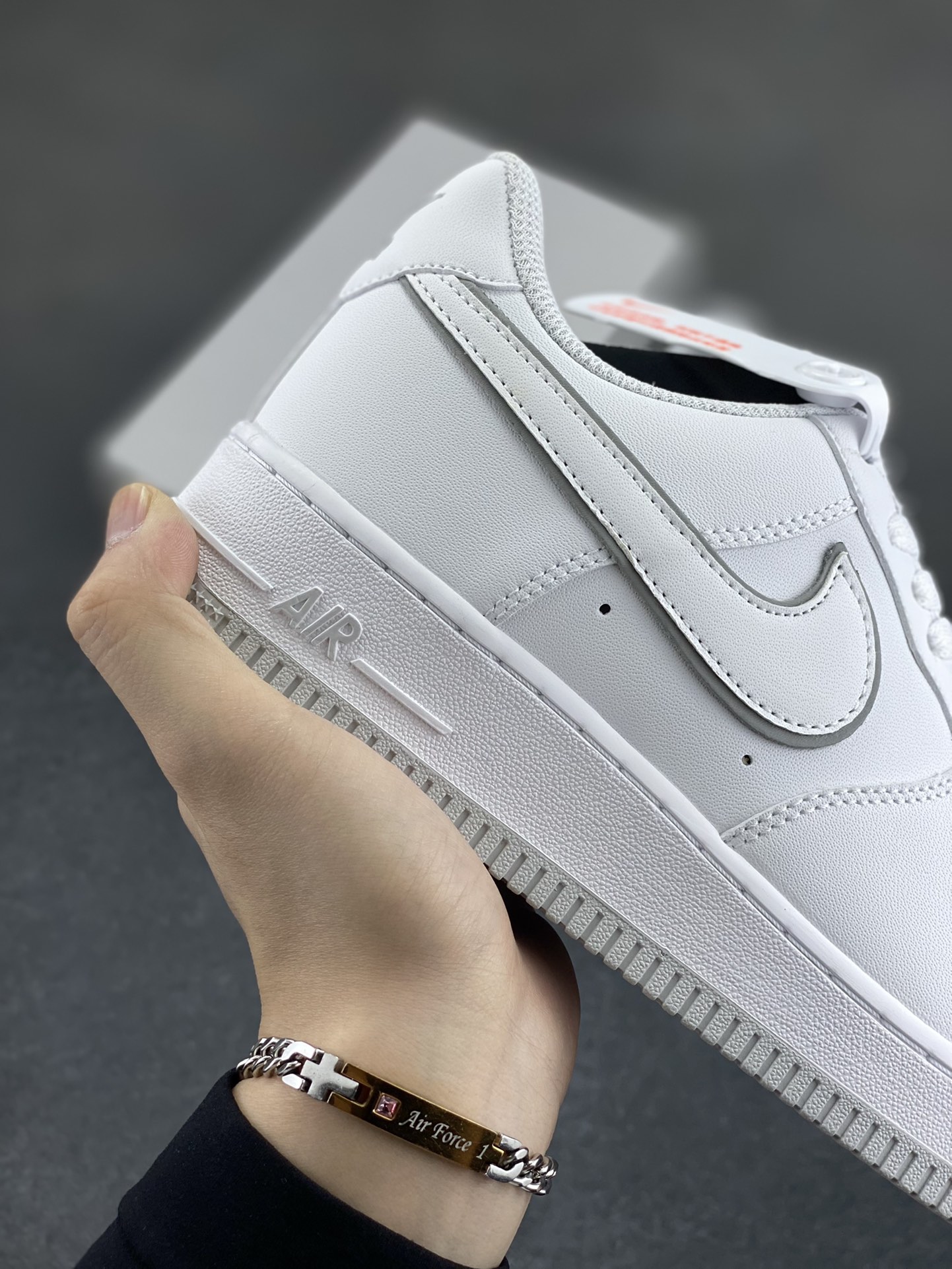 图片[6]-福利特价 Nike Air Force 1 Low 白灰边 空军一号低帮运动休闲板鞋 原楦头原纸板 打造纯正空军版型 专注外贸渠道 全掌内置蜂窝气垫 原盒配件 原厂中底钢印、拉帮完美 货号：DV0788-100 尺码：36 36.5 37.5 38 38.5 39 40 40.5 41 42 42.5 43 44 44.5 45-选品中心