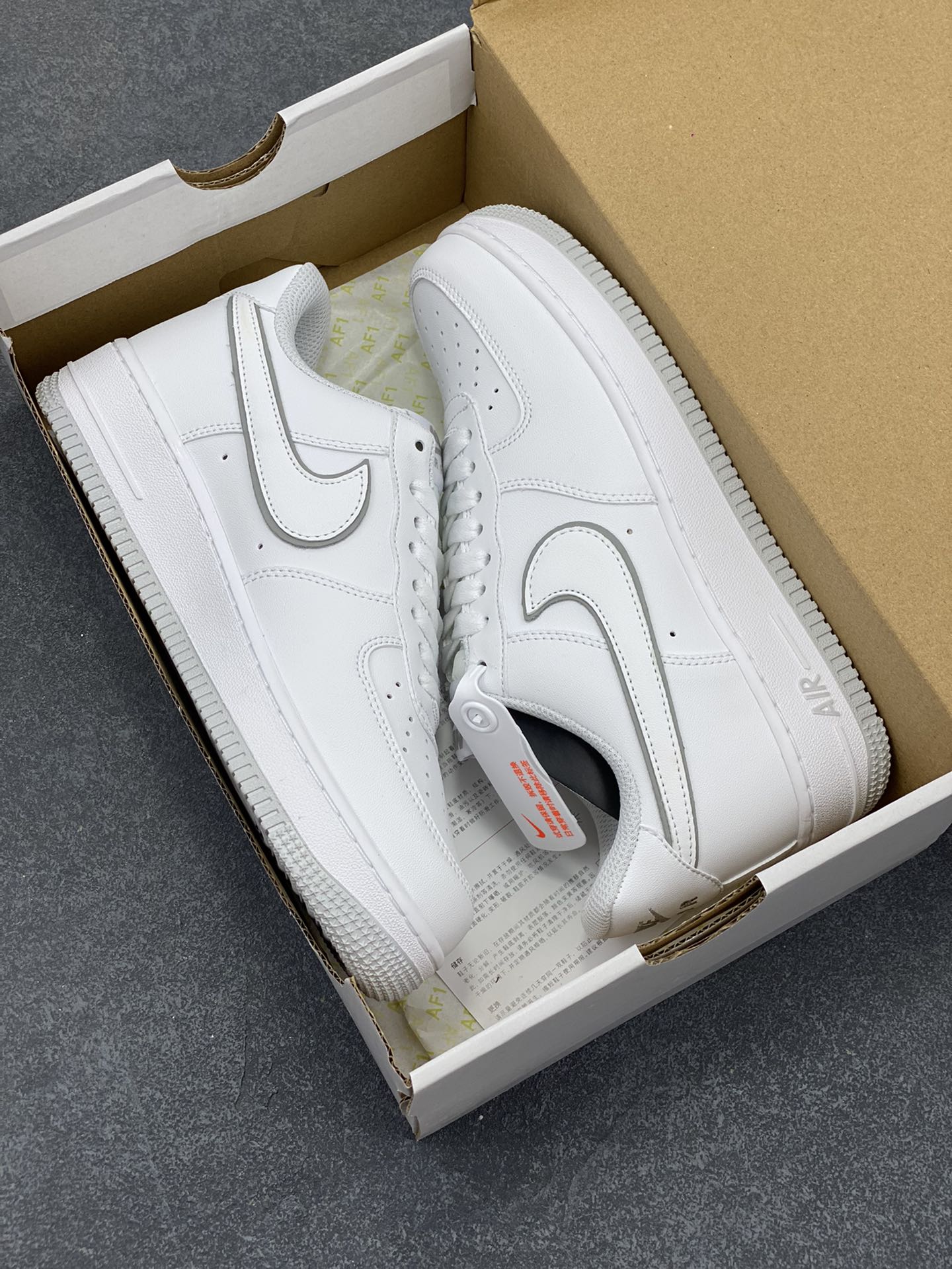 图片[9]-福利特价 Nike Air Force 1 Low 白灰边 空军一号低帮运动休闲板鞋 原楦头原纸板 打造纯正空军版型 专注外贸渠道 全掌内置蜂窝气垫 原盒配件 原厂中底钢印、拉帮完美 货号：DV0788-100 尺码：36 36.5 37.5 38 38.5 39 40 40.5 41 42 42.5 43 44 44.5 45-选品中心