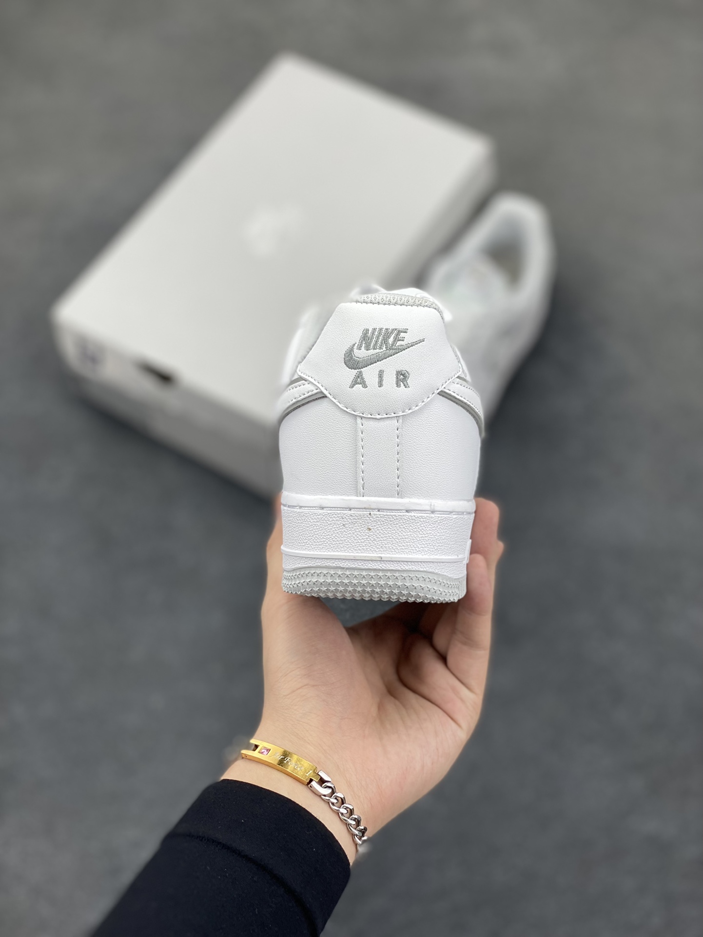 图片[4]-福利特价 Nike Air Force 1 Low 白灰边 空军一号低帮运动休闲板鞋 原楦头原纸板 打造纯正空军版型 专注外贸渠道 全掌内置蜂窝气垫 原盒配件 原厂中底钢印、拉帮完美 货号：DV0788-100 尺码：36 36.5 37.5 38 38.5 39 40 40.5 41 42 42.5 43 44 44.5 45-选品中心