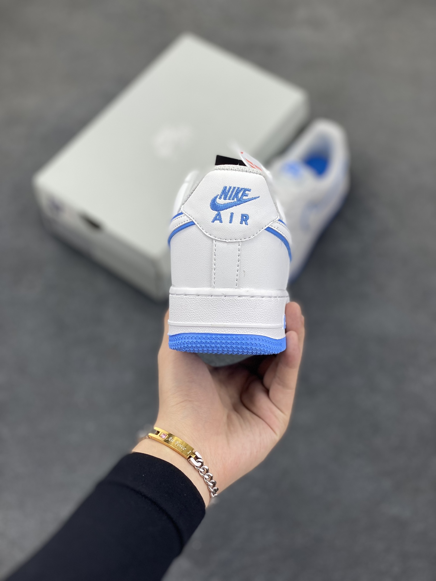 图片[4]-福利特价 Nike Air Force 1 Low 白蓝边 空军一号低帮运动休闲板鞋 原楦头原纸板 打造纯正空军版型 专注外贸渠道 全掌内置蜂窝气垫 原盒配件 原厂中底钢印、拉帮完美 货号：DV0788-101 尺码：36 36.5 37.5 38 38.5 39 40 40.5 41 42 42.5 43 44 44.5 45-选品中心