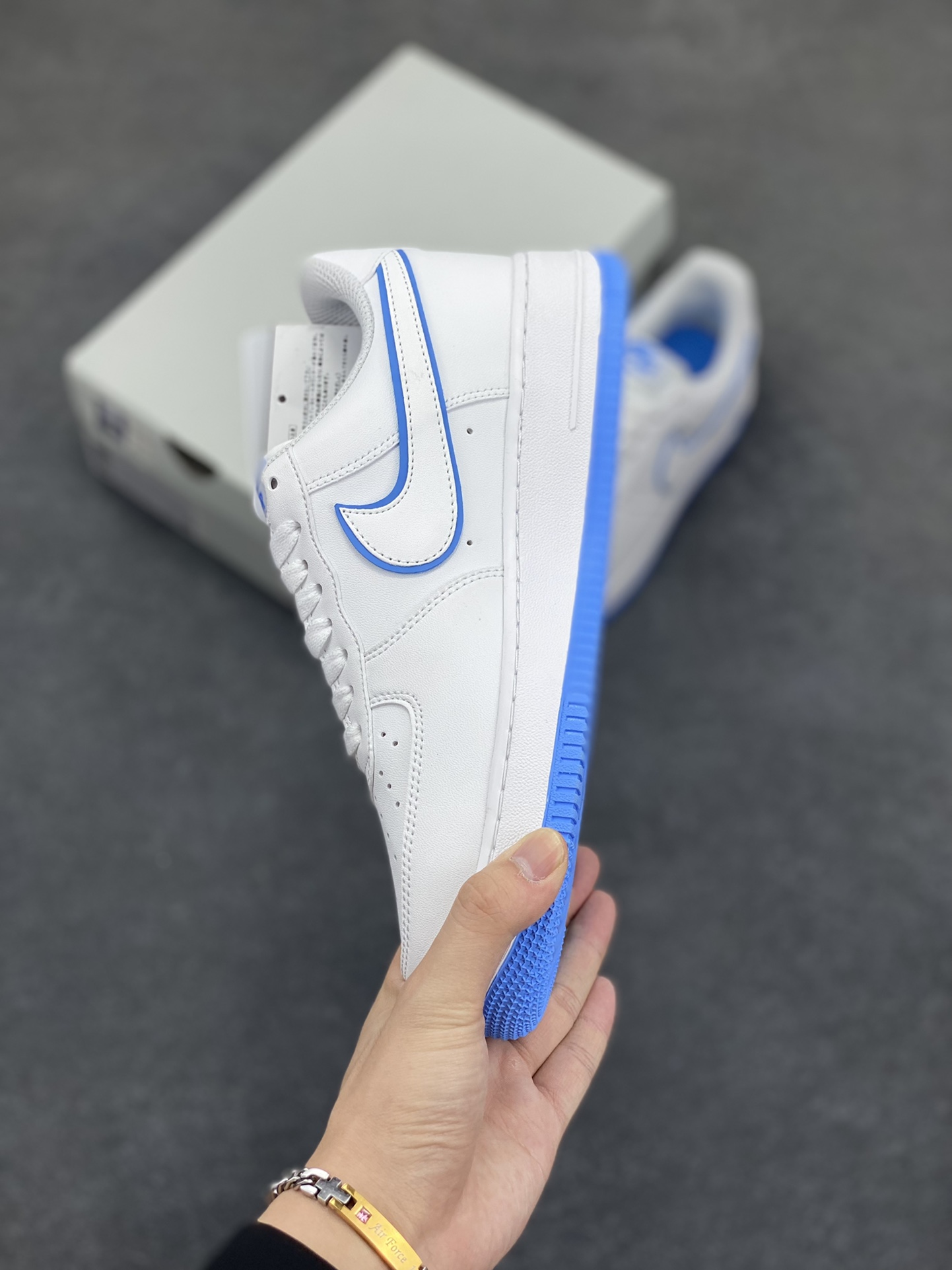 图片[3]-福利特价 Nike Air Force 1 Low 白蓝边 空军一号低帮运动休闲板鞋 原楦头原纸板 打造纯正空军版型 专注外贸渠道 全掌内置蜂窝气垫 原盒配件 原厂中底钢印、拉帮完美 货号：DV0788-101 尺码：36 36.5 37.5 38 38.5 39 40 40.5 41 42 42.5 43 44 44.5 45-选品中心