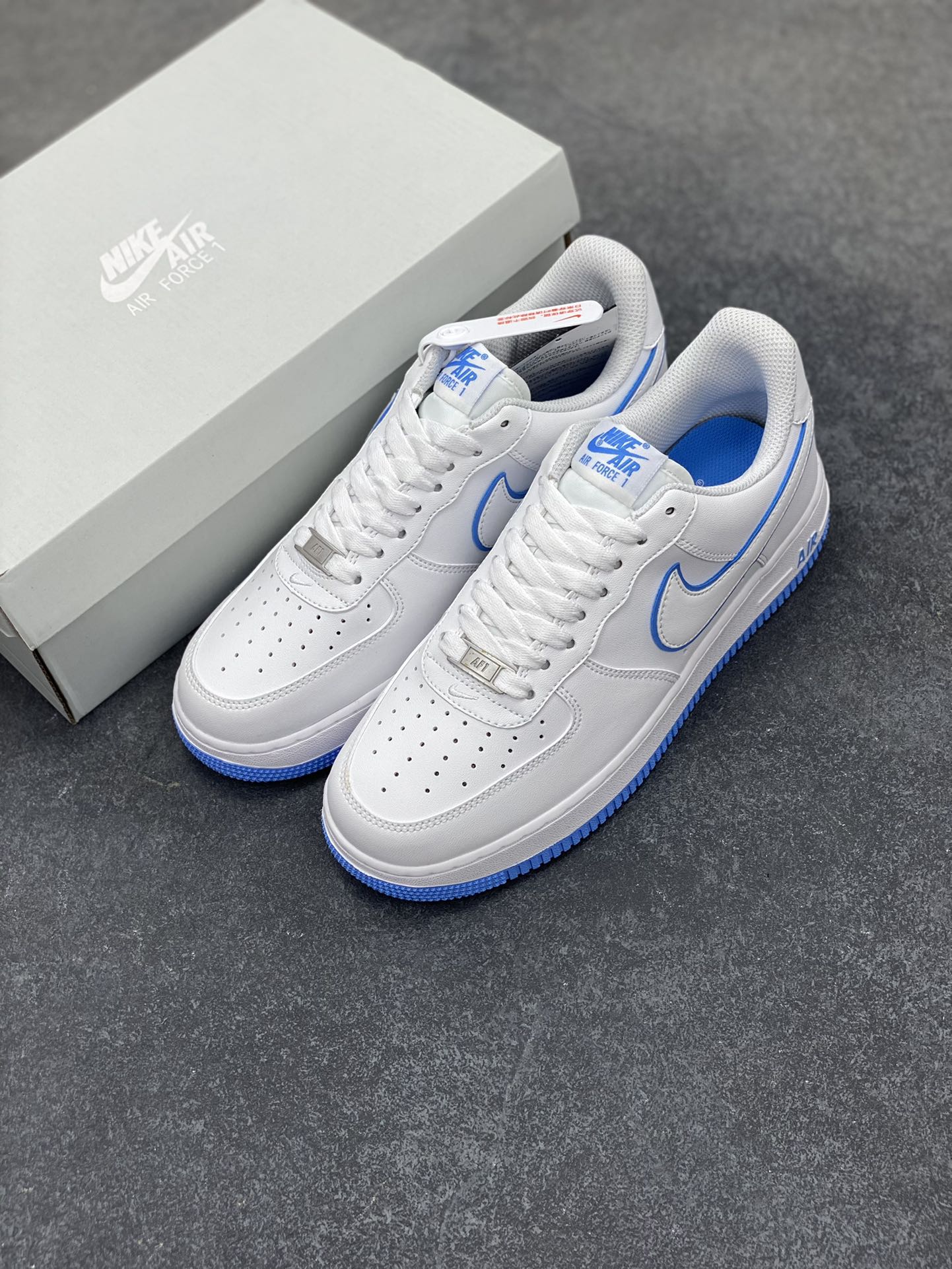 图片[8]-福利特价 Nike Air Force 1 Low 白蓝边 空军一号低帮运动休闲板鞋 原楦头原纸板 打造纯正空军版型 专注外贸渠道 全掌内置蜂窝气垫 原盒配件 原厂中底钢印、拉帮完美 货号：DV0788-101 尺码：36 36.5 37.5 38 38.5 39 40 40.5 41 42 42.5 43 44 44.5 45-选品中心