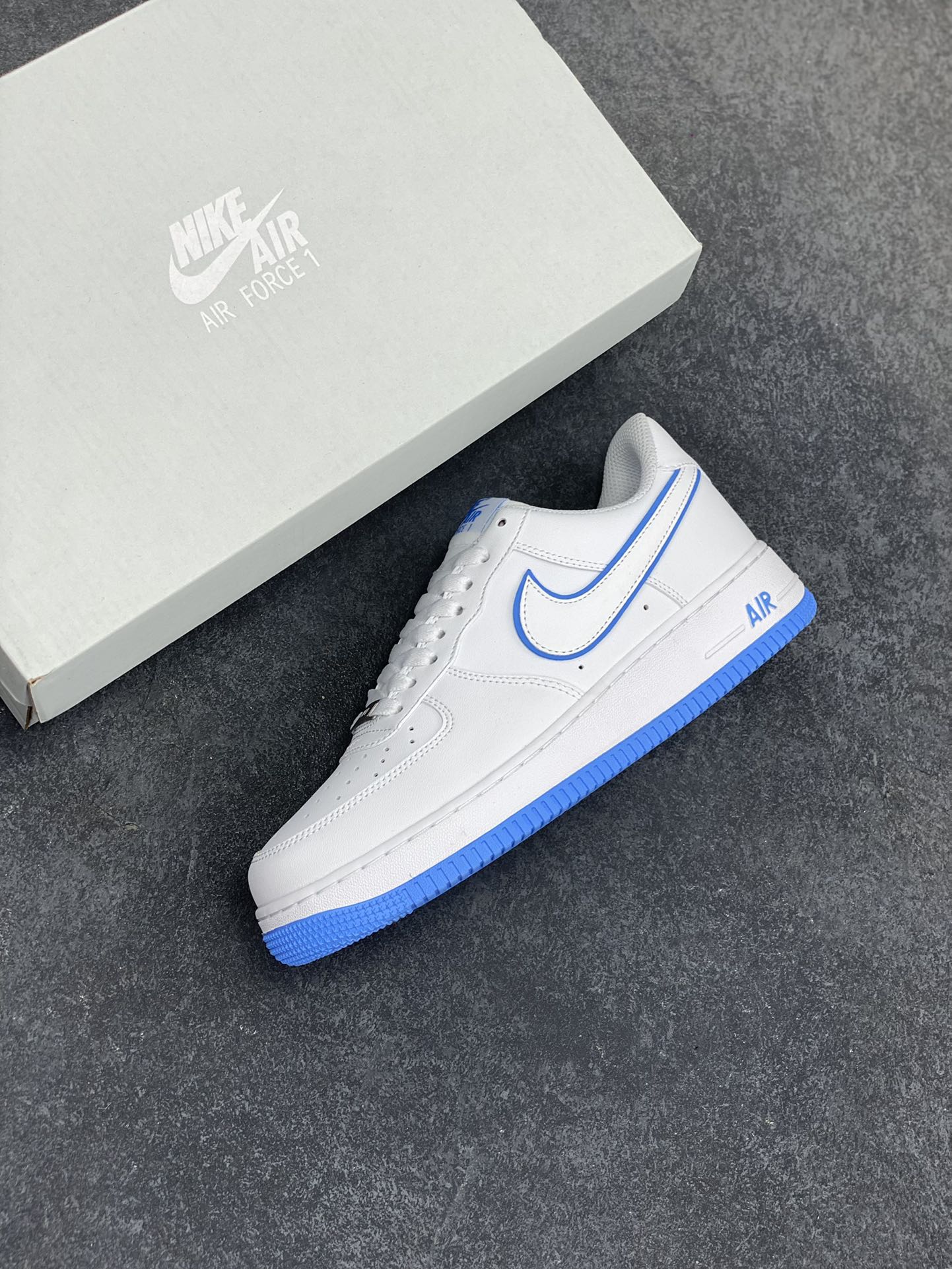 图片[7]-福利特价 Nike Air Force 1 Low 白蓝边 空军一号低帮运动休闲板鞋 原楦头原纸板 打造纯正空军版型 专注外贸渠道 全掌内置蜂窝气垫 原盒配件 原厂中底钢印、拉帮完美 货号：DV0788-101 尺码：36 36.5 37.5 38 38.5 39 40 40.5 41 42 42.5 43 44 44.5 45-选品中心