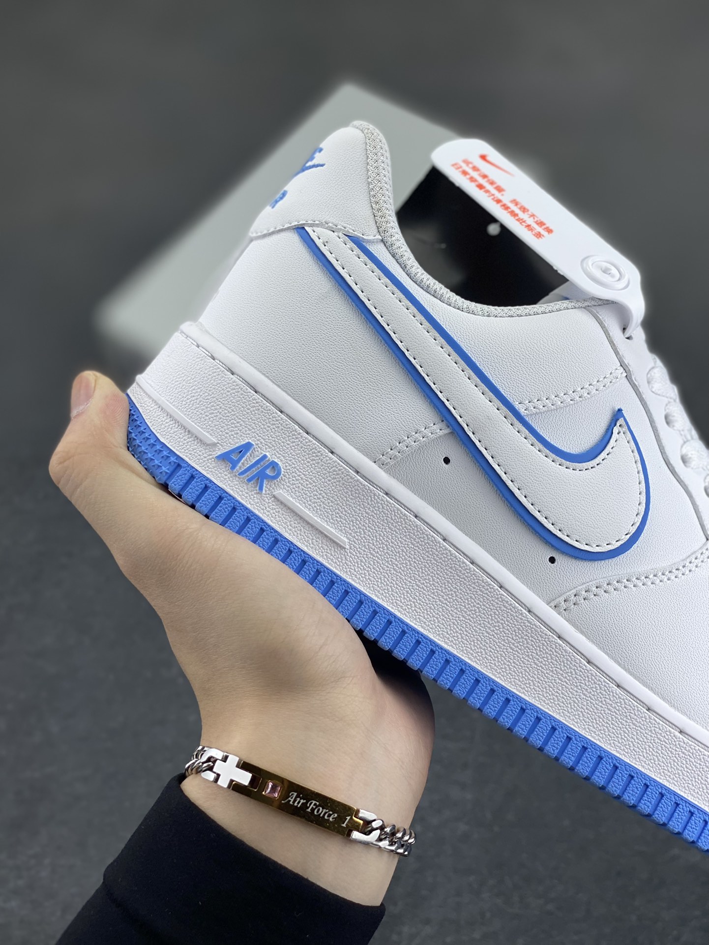 图片[6]-福利特价 Nike Air Force 1 Low 白蓝边 空军一号低帮运动休闲板鞋 原楦头原纸板 打造纯正空军版型 专注外贸渠道 全掌内置蜂窝气垫 原盒配件 原厂中底钢印、拉帮完美 货号：DV0788-101 尺码：36 36.5 37.5 38 38.5 39 40 40.5 41 42 42.5 43 44 44.5 45-选品中心