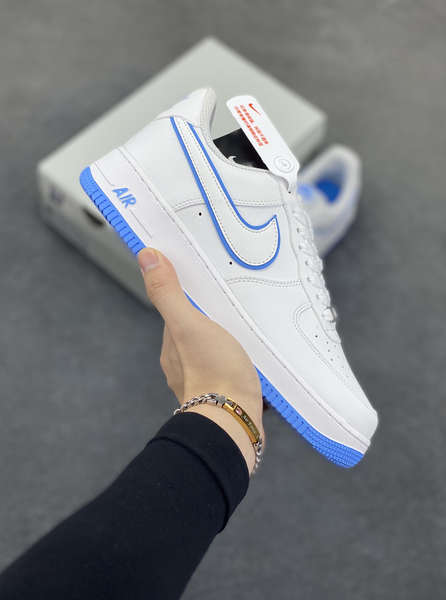 福利特价 Nike Air Force 1 Low 白蓝边 空军一号低帮运动休闲板鞋 原楦头原纸板 打造纯正空军版型 专注外贸渠道 全掌内置蜂窝气垫 原盒配件 原厂中底钢印、拉帮完美 货号：DV0788-101 尺码：36 36.5 37.5 38 38.5 39 40 40.5 41 42 42.5 43 44 44.5 45-选品中心