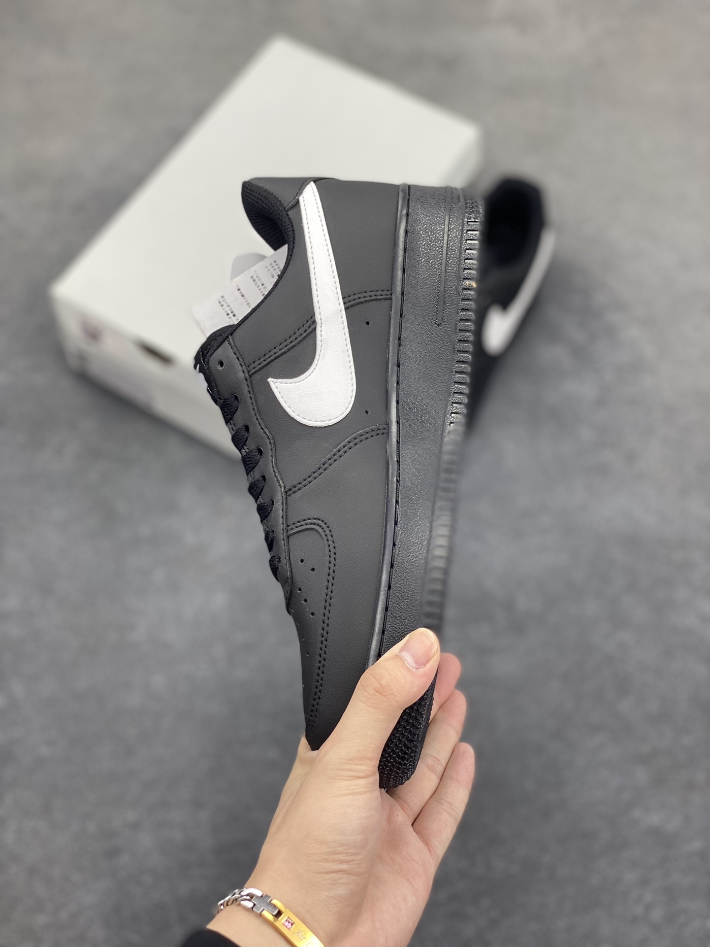 图片[3]-福利特价 Nike Air Force 1 Low 黑白勾 空军一号低帮运动休闲板鞋 原楦头原纸板 打造纯正空军版型 专注外贸渠道 全掌内置蜂窝气垫 原盒配件 原厂中底钢印、拉帮完美 货号：FZ0627-100 尺码：36 36.5 37.5 38 38.5 39 40 40.5 41 42 42.5 43 44 44.5 45-选品中心